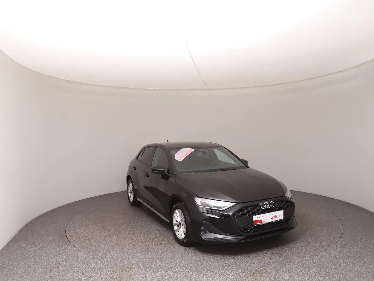 Audi A3 30 TFSI Schwarz - 2