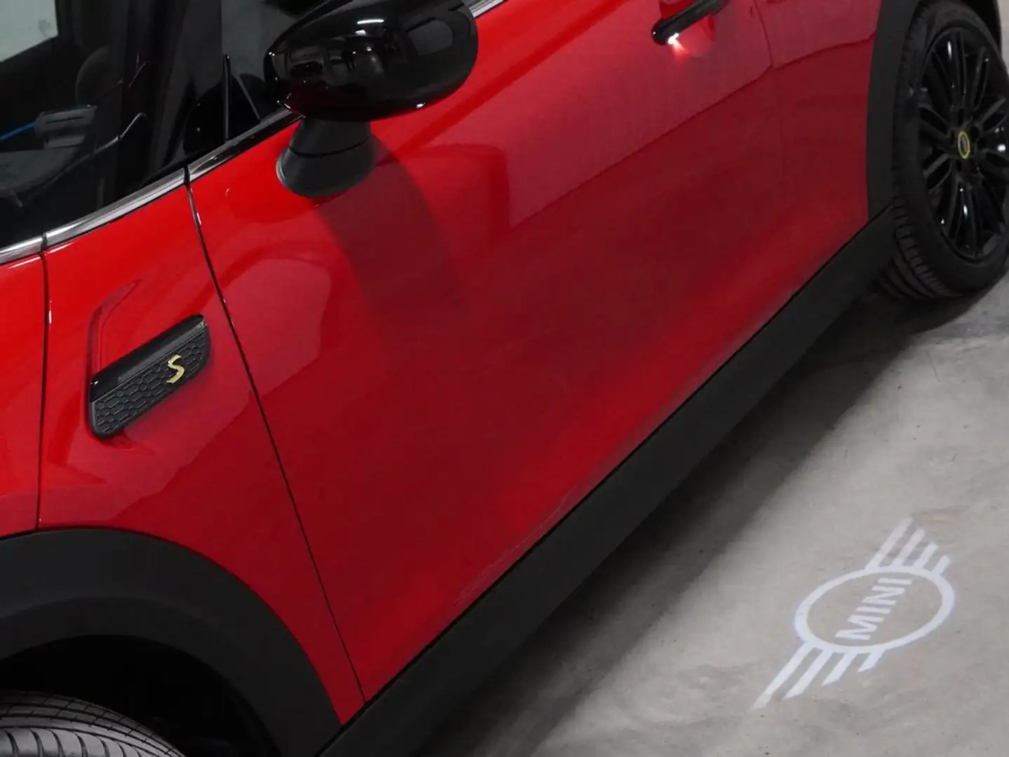 MINI Cooper SE 28.9 kWh Cooper SE Rood - 2