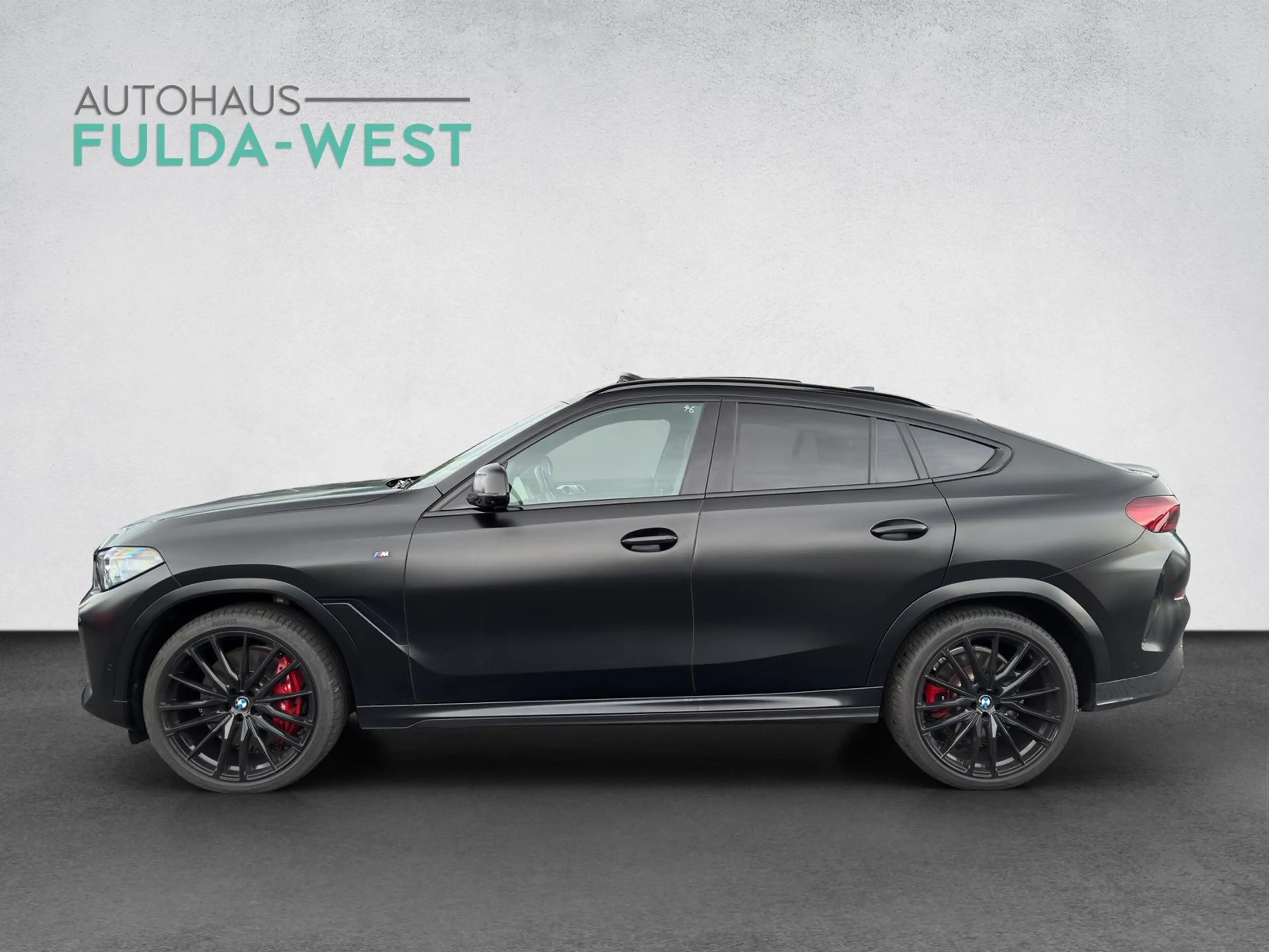 BMW X6 M i Black Vermilion FrozenBlack Laser B&W — photo 3