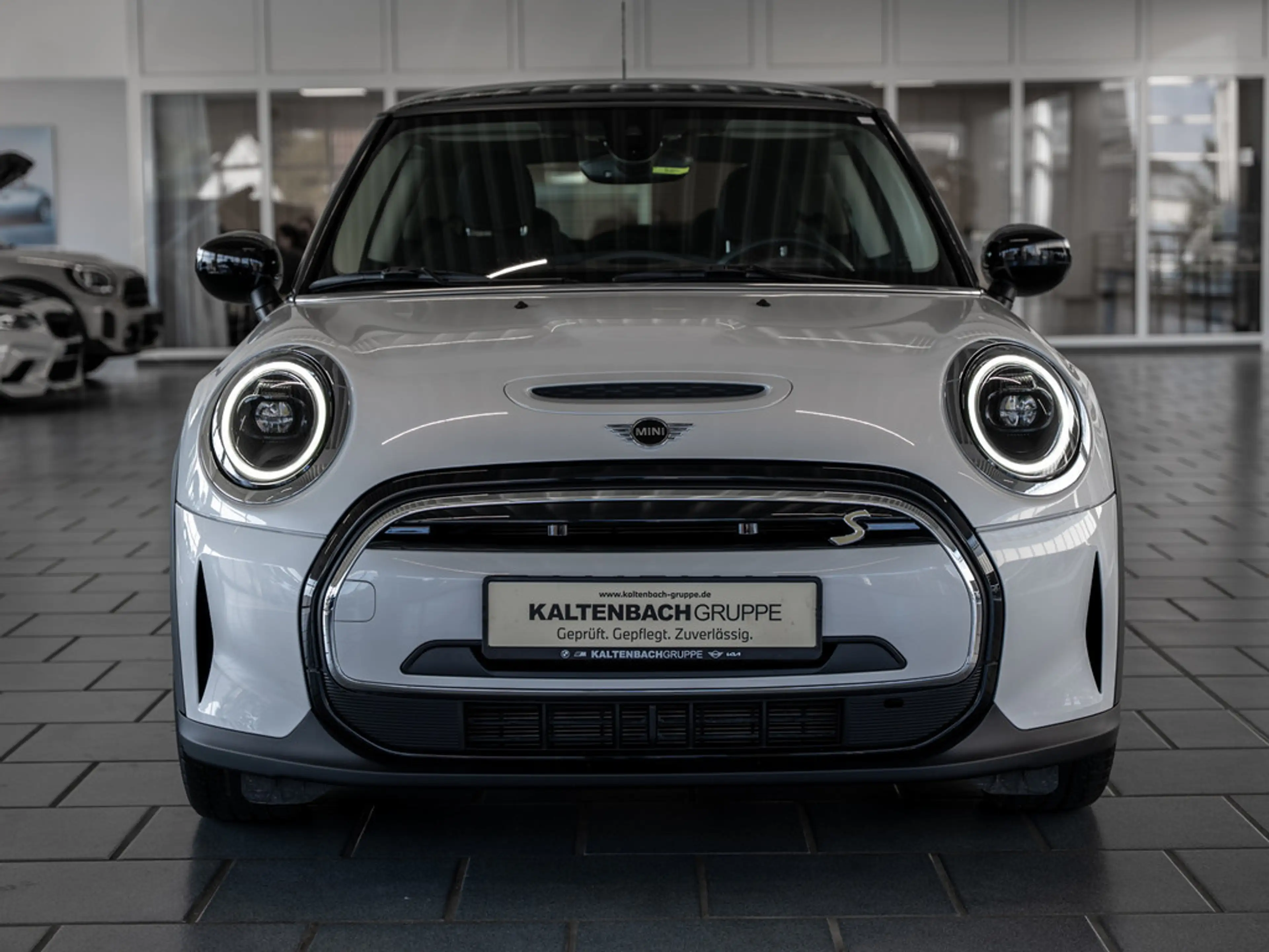 MINI Cooper SE Classic Trim FACEL. LED KAMERA SHZ — photo 3