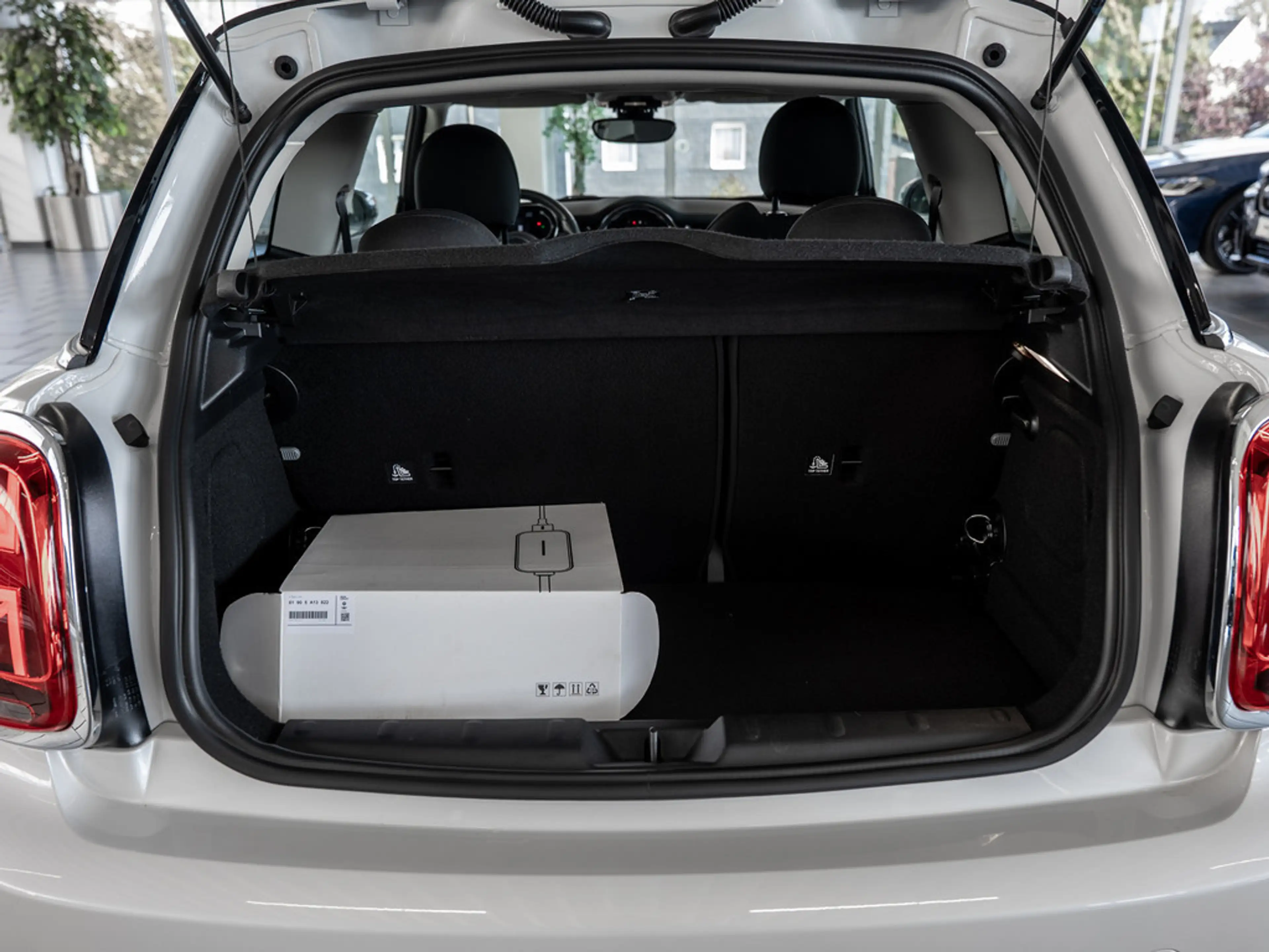 MINI Cooper SE Classic Trim FACEL. LED KAMERA SHZ — photo 11