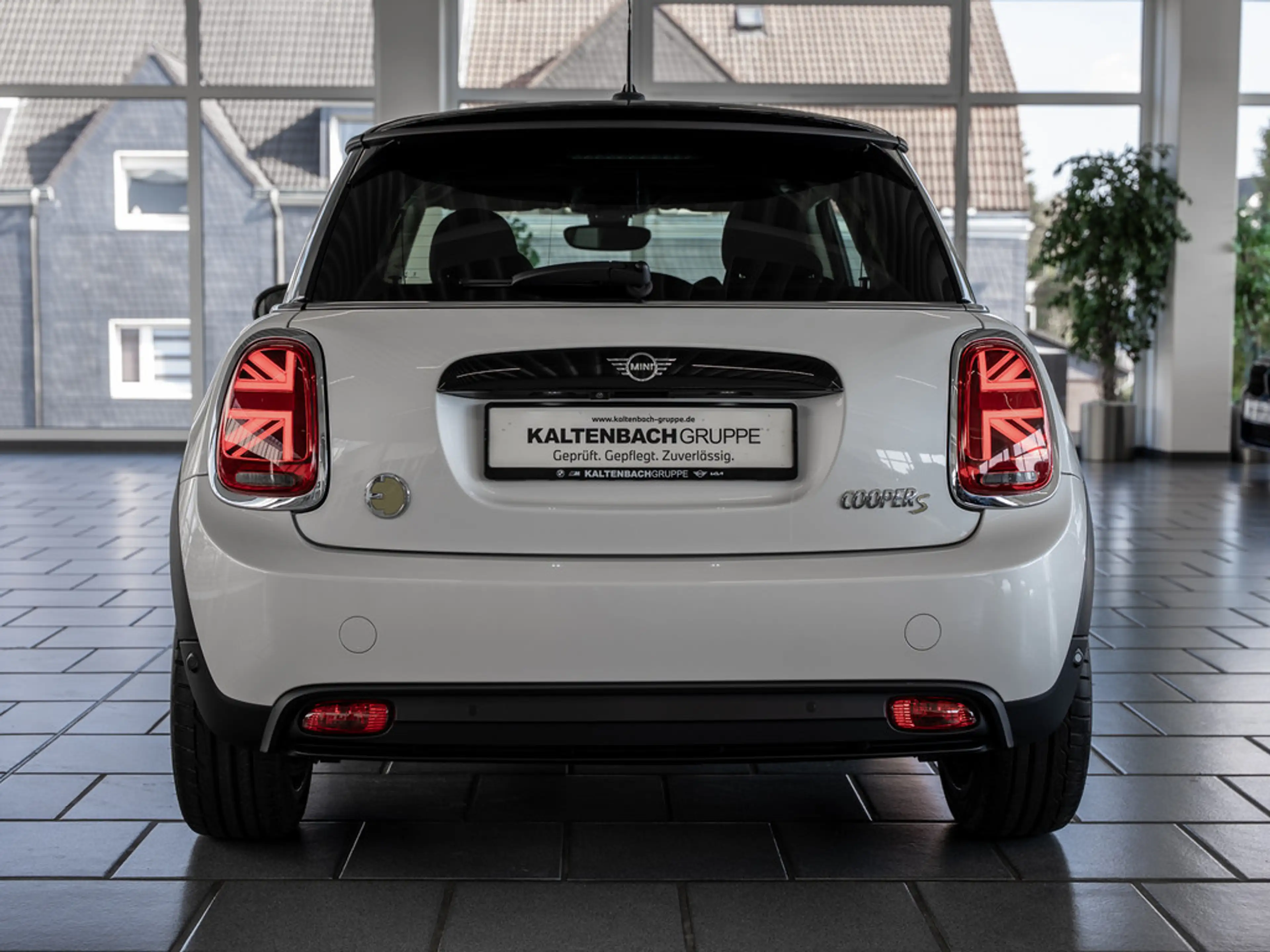 MINI Cooper SE Classic Trim FACEL. LED KAMERA SHZ — photo 6