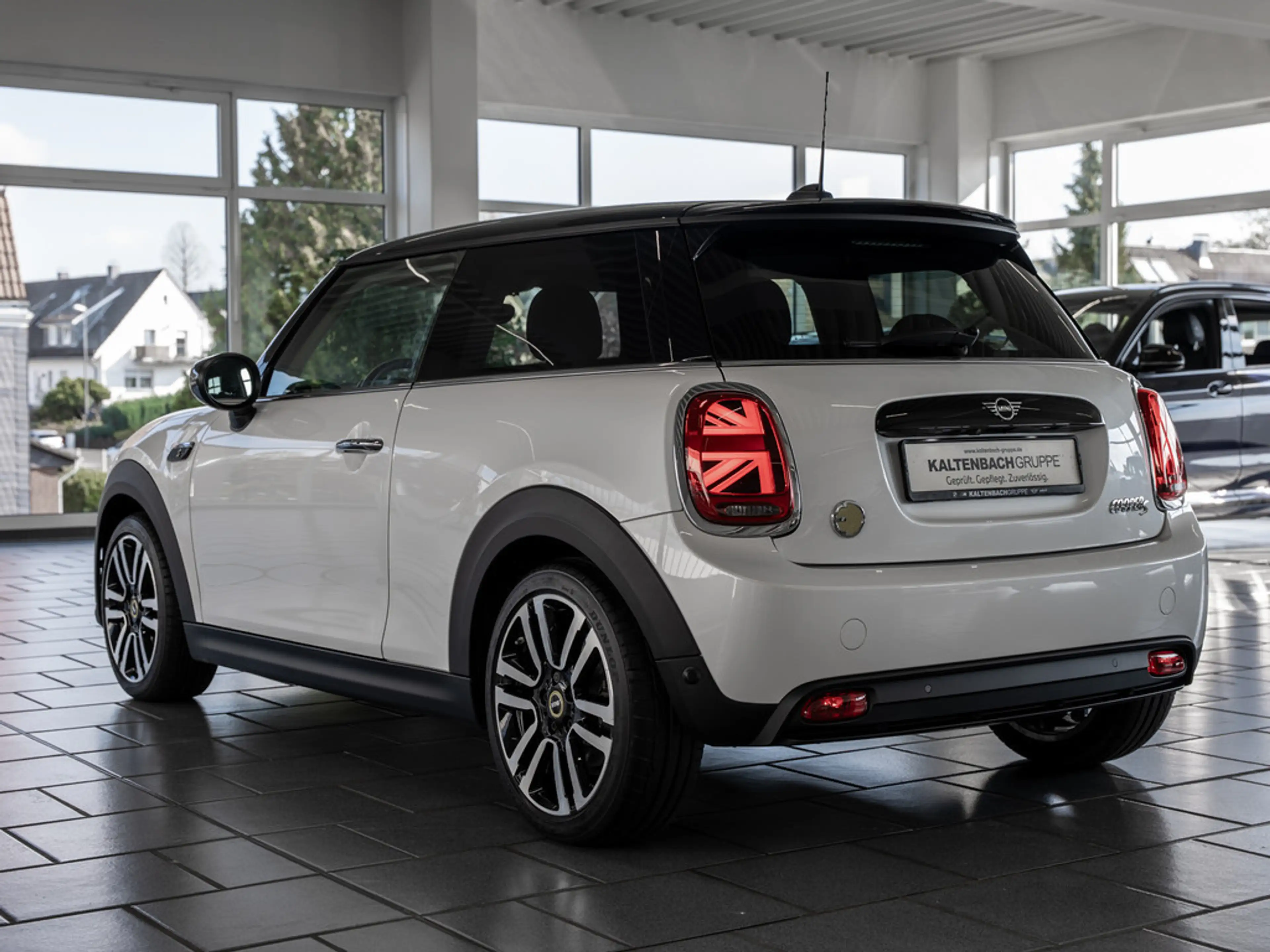 MINI Cooper SE Classic Trim FACEL. LED KAMERA SHZ — photo 7