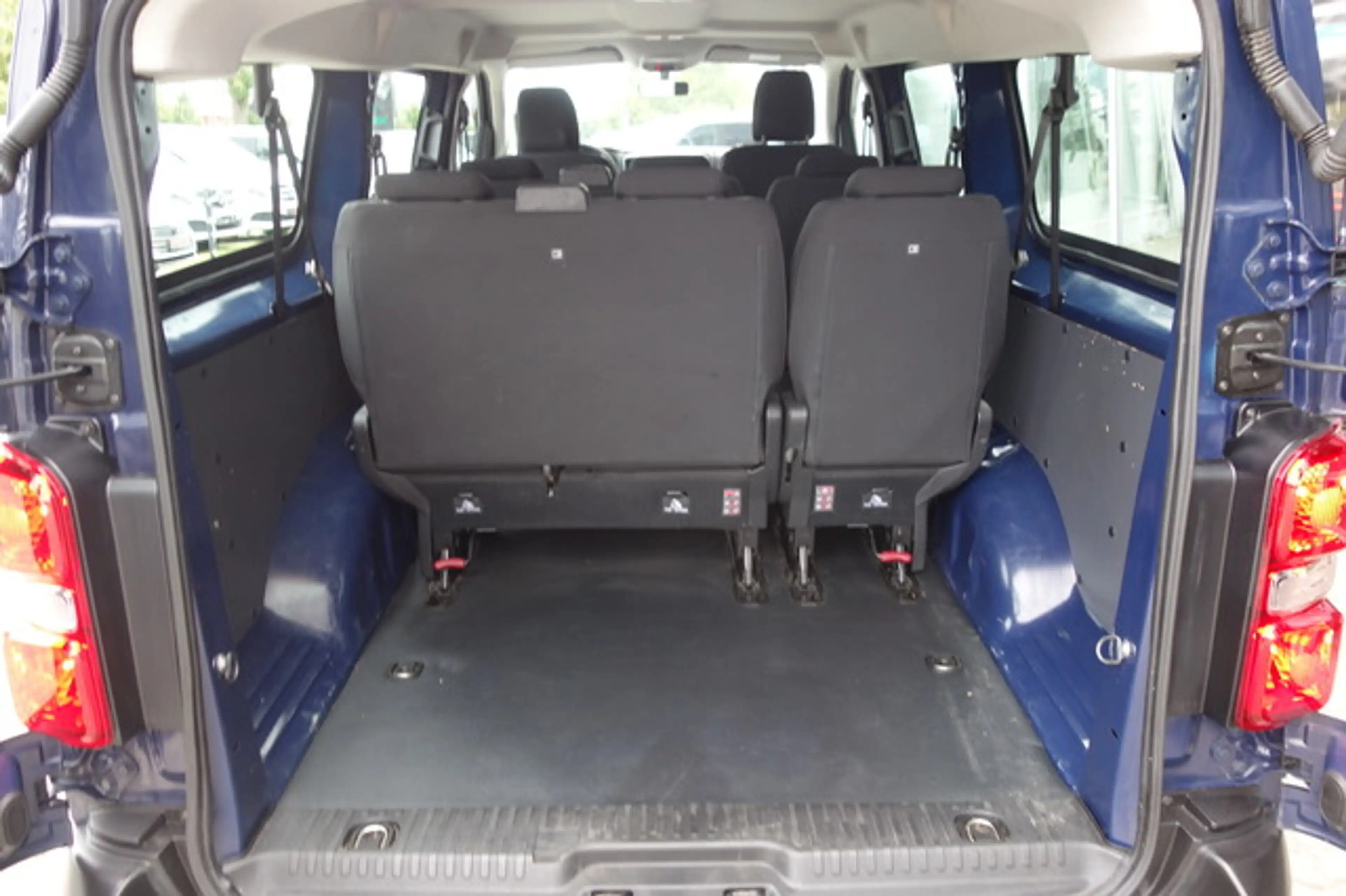 Citroen Jumpy 2,0 HDI Kombi XL 2xsTÜR/8-SITZER/TEMP/KAM — photo 11