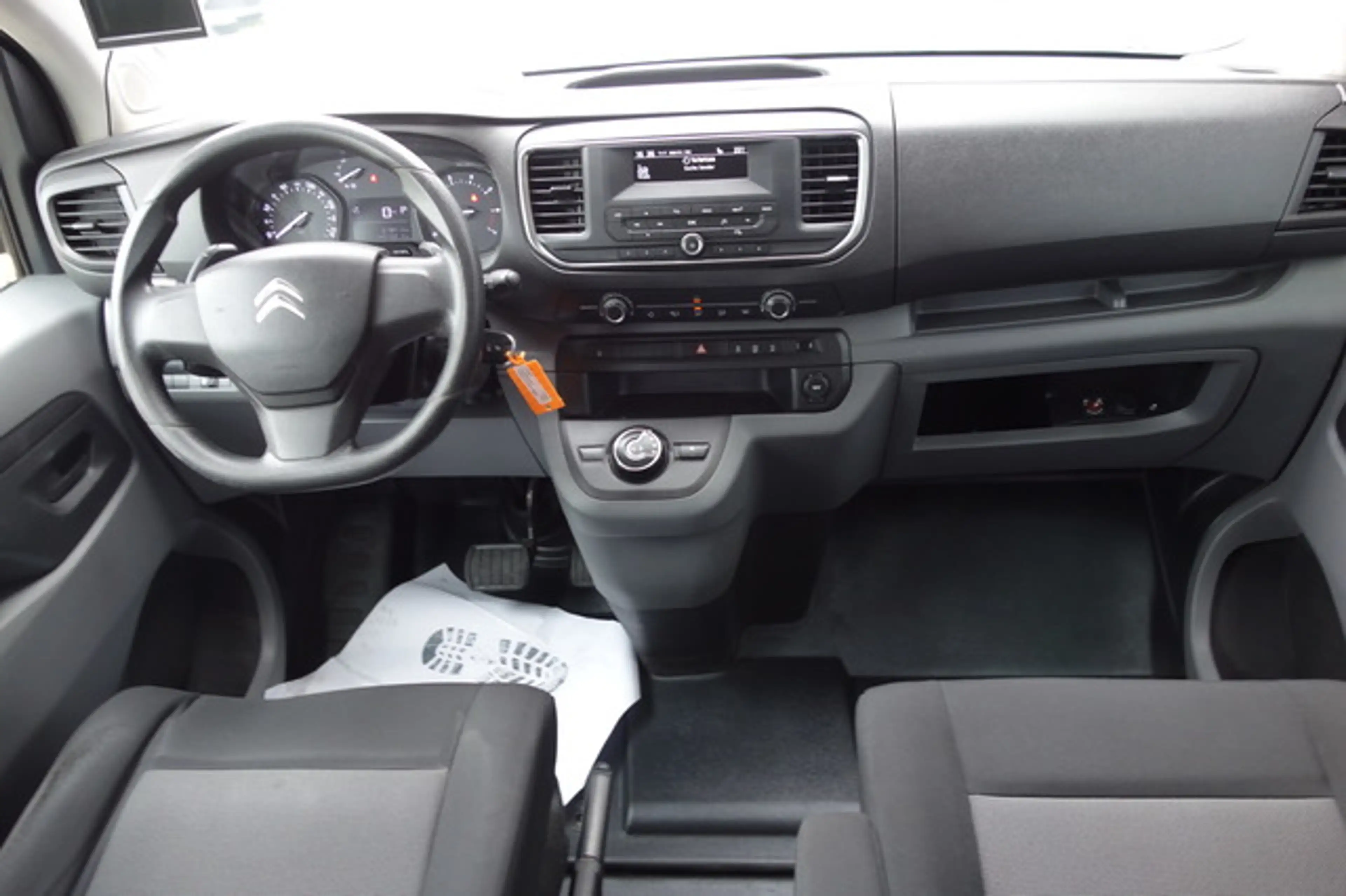 Citroen Jumpy 2,0 HDI Kombi XL 2xsTÜR/8-SITZER/TEMP/KAM — photo 4