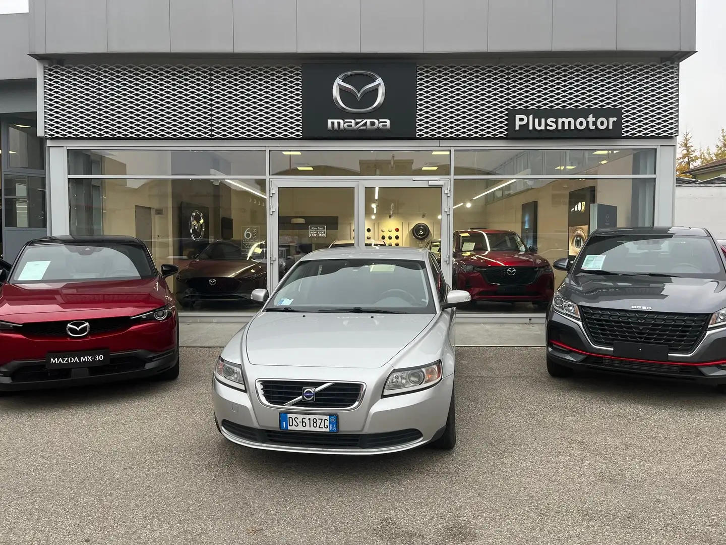 Volvo S40 S40 II 2003 1.6d Momentum Zilver - 1