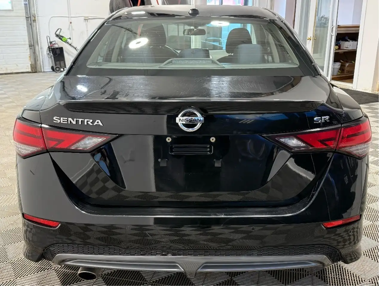 Nissan Sentra снимка Nissan Sentra