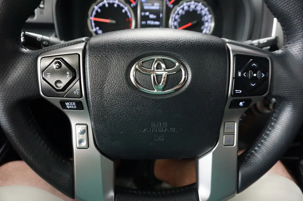 Toyota 4-Runner снимка Toyota 4-Runner