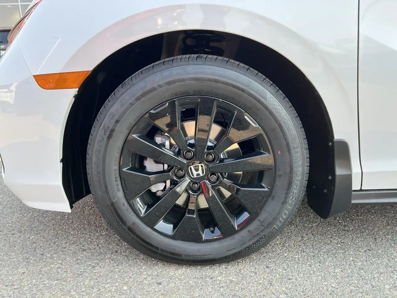 Honda Odyssey снимка Honda Odyssey