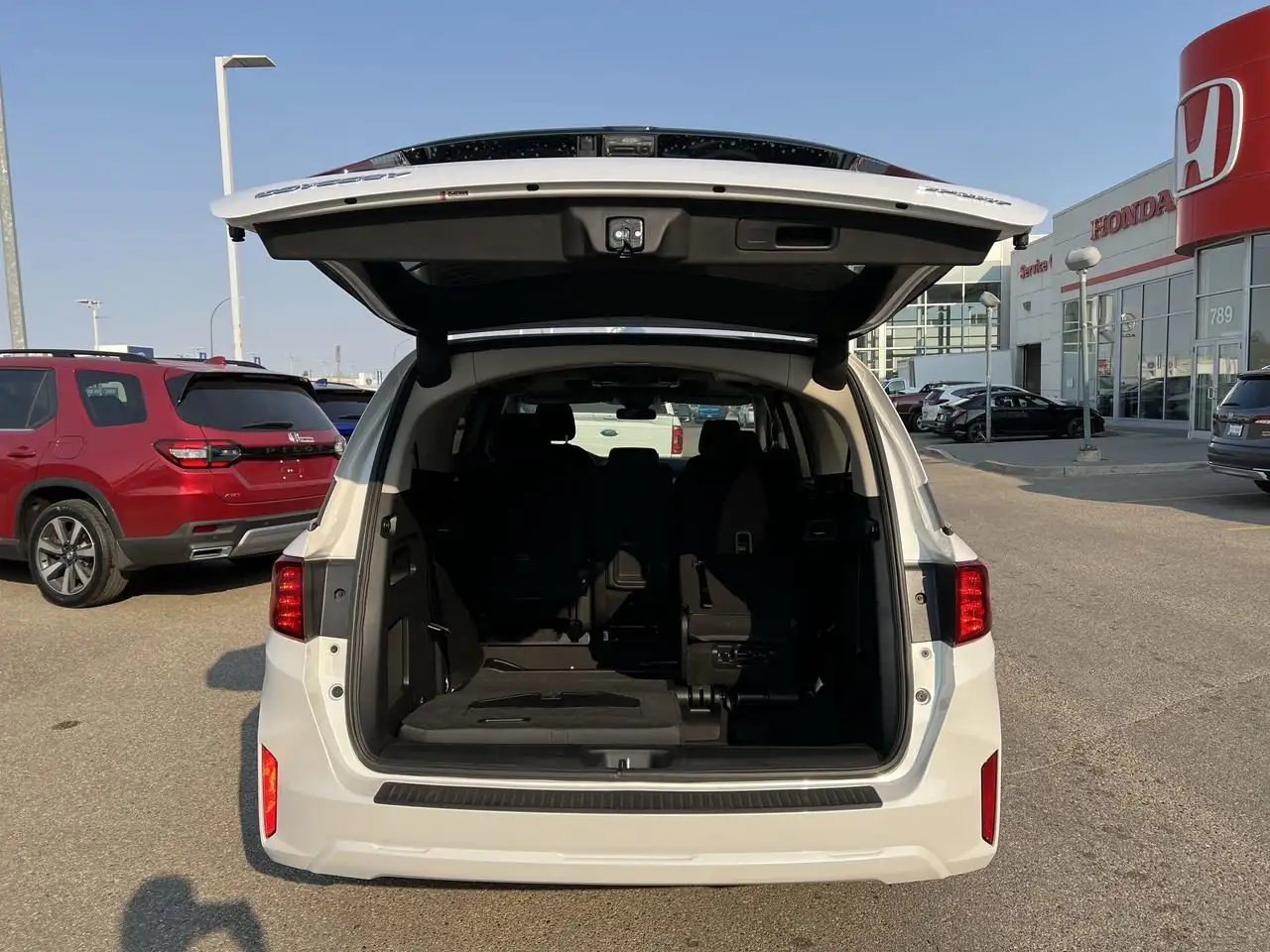 Honda Odyssey снимка Honda Odyssey