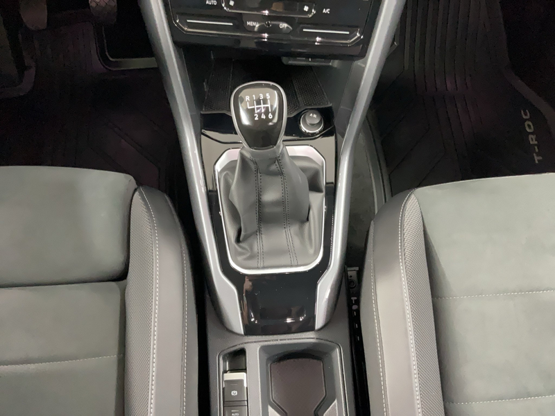 Volkswagen T-Roc 1.5 TSI Style ACC AHK LED Massage Navi PDC — photo 13