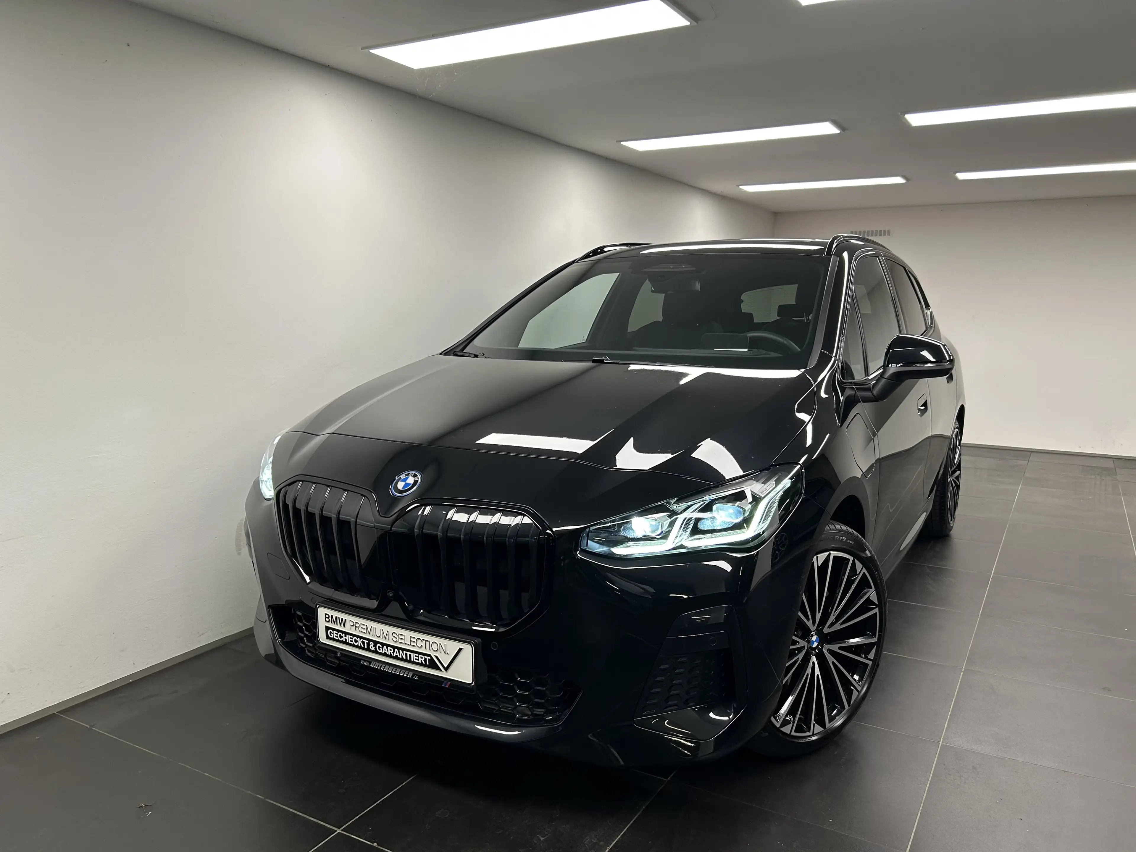 BMW 230 e xDrive Active Tourer — photo 7