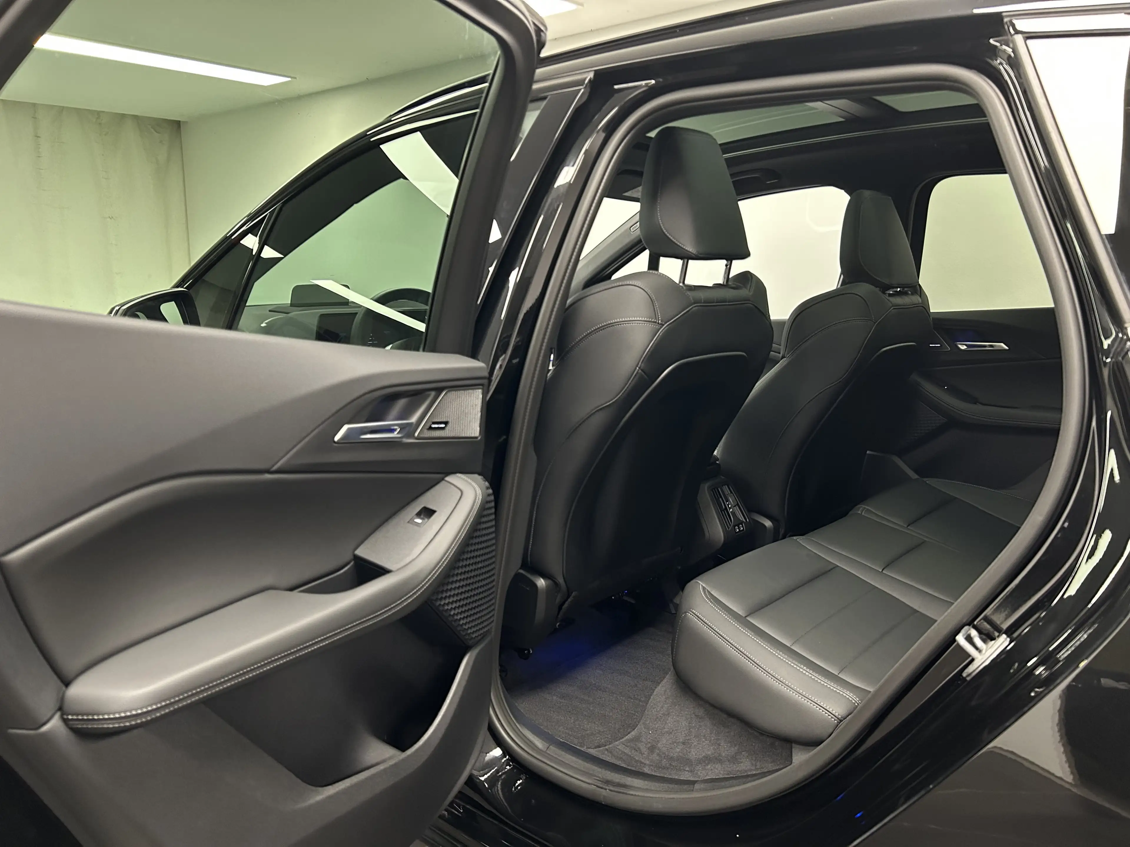 BMW 230 e xDrive Active Tourer — photo 15