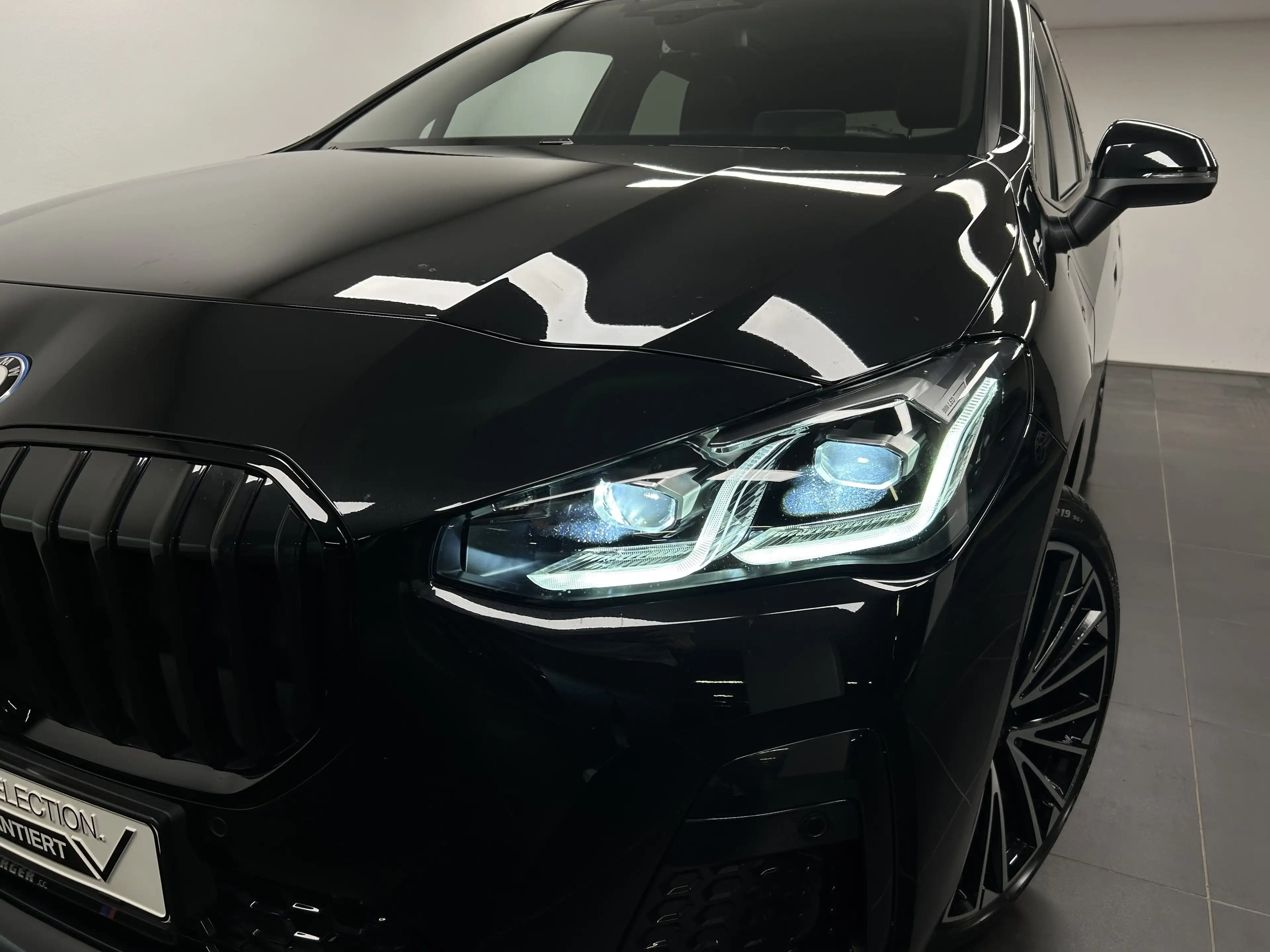 BMW 230 e xDrive Active Tourer — photo 8