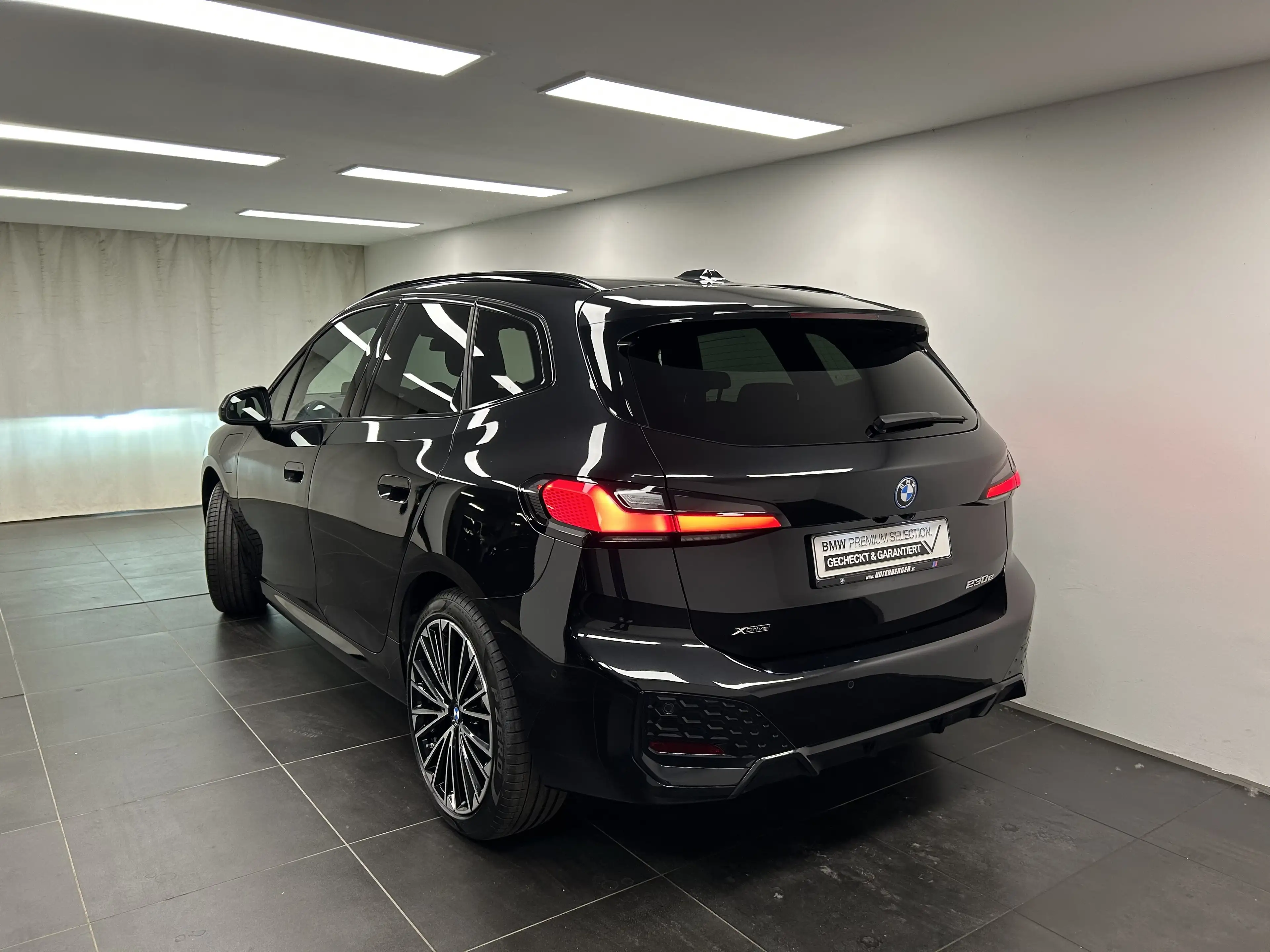 BMW 230 e xDrive Active Tourer — photo 12