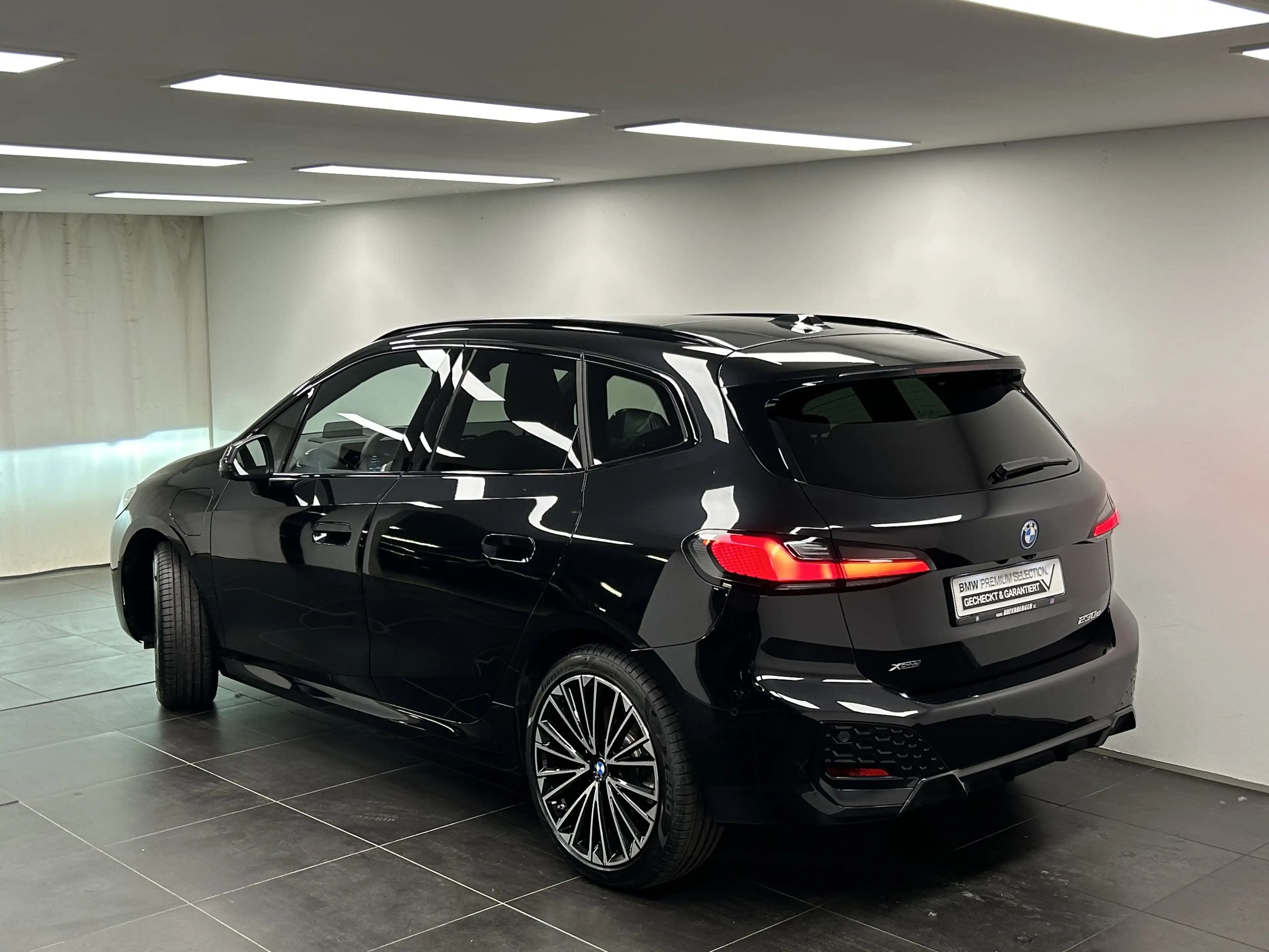 BMW 230 e xDrive Active Tourer — photo 3