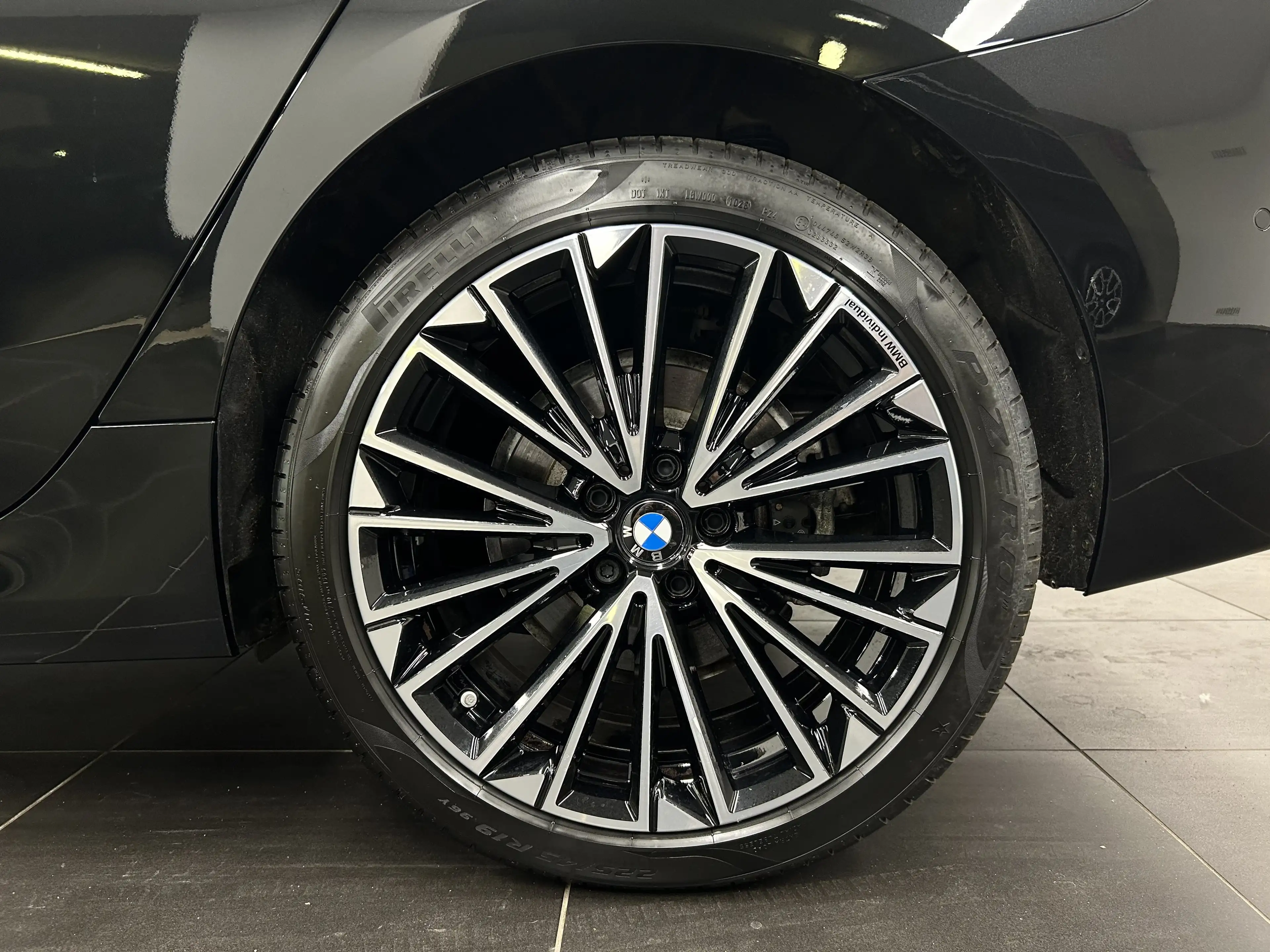 BMW 230 e xDrive Active Tourer — photo 6