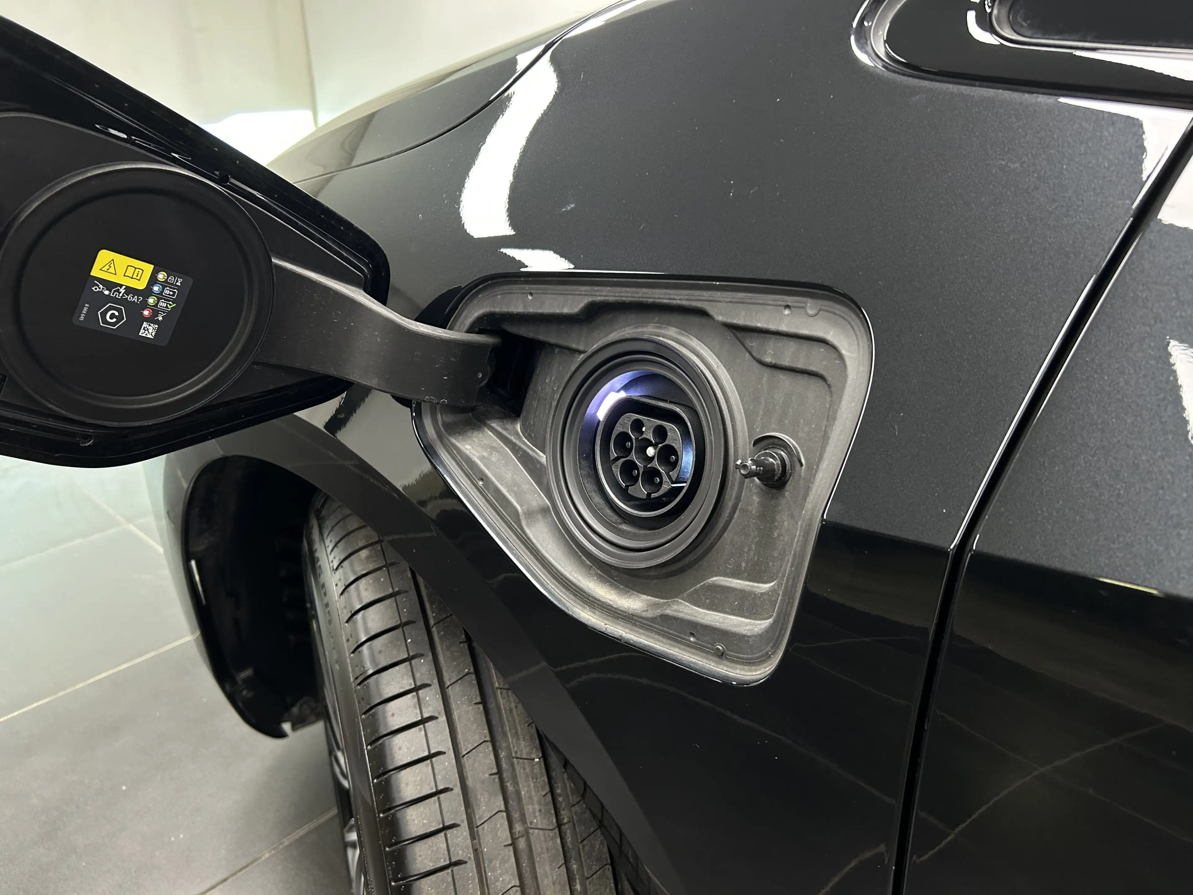 BMW 230 e xDrive Active Tourer — photo 11