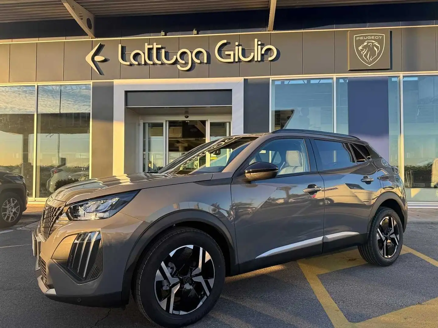 Peugeot 2008 2ª serie PureTech 100 S&S Allure Gris - 1