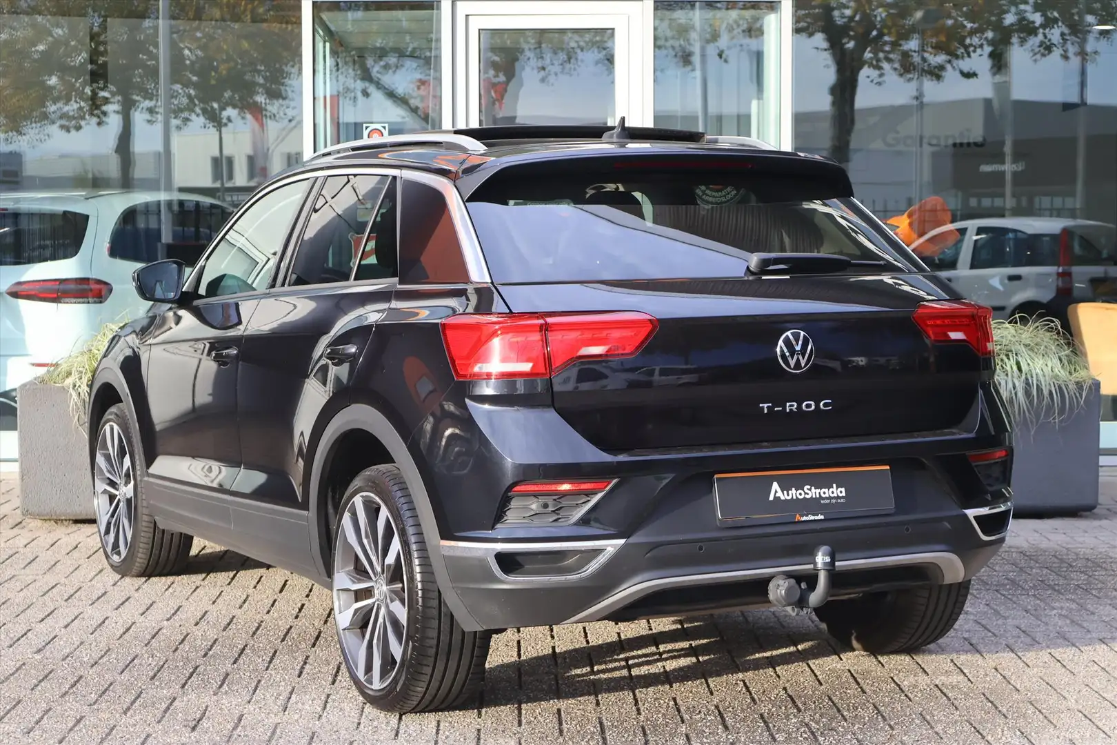 Volkswagen T-Roc 1.5 Style TSI 150pk | Pano | Adaptive | Parkeersen Noir - 2