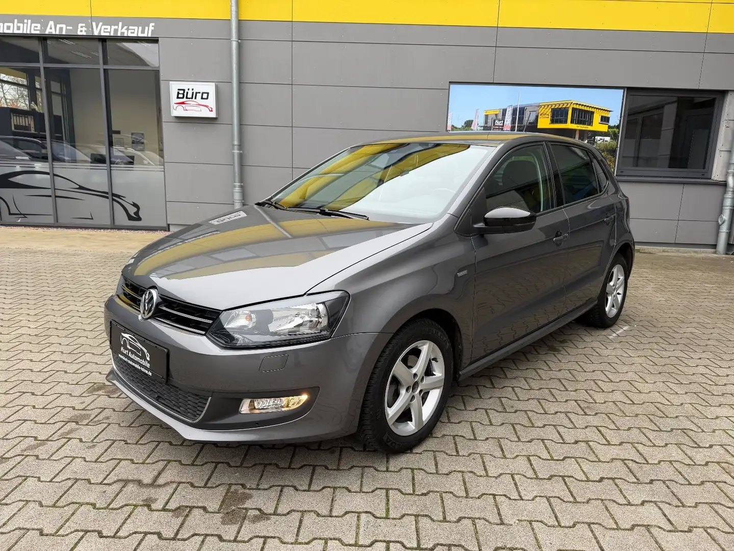 Volkswagen Polo V Match/KLIMAAUTOMATIK/AHK/ALLWETTERR* Grau - 2