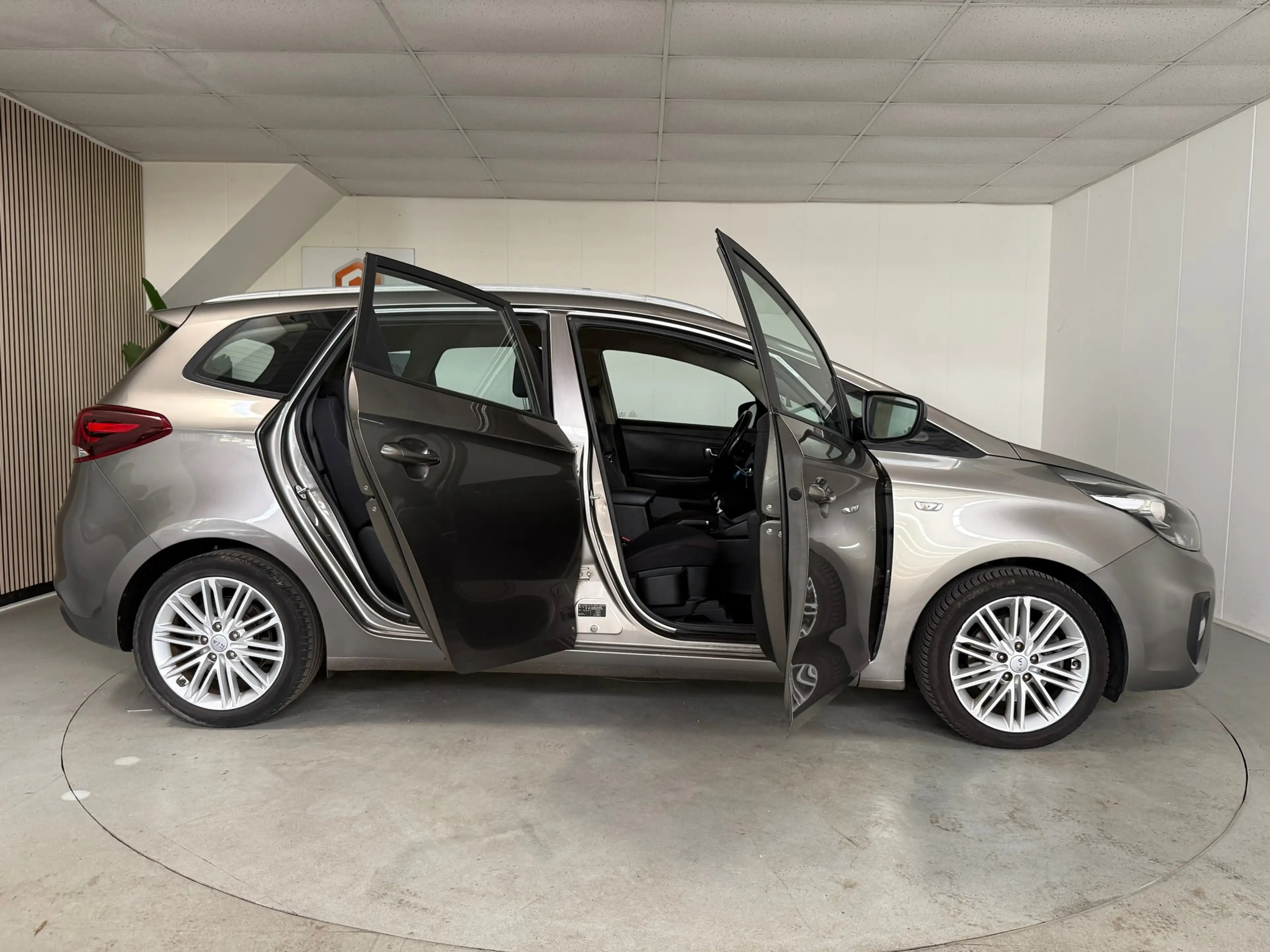 Kia Carens 1.6 GDi DynamicPlusLine Airco, 7-persoons,Trekhaak — photo 9