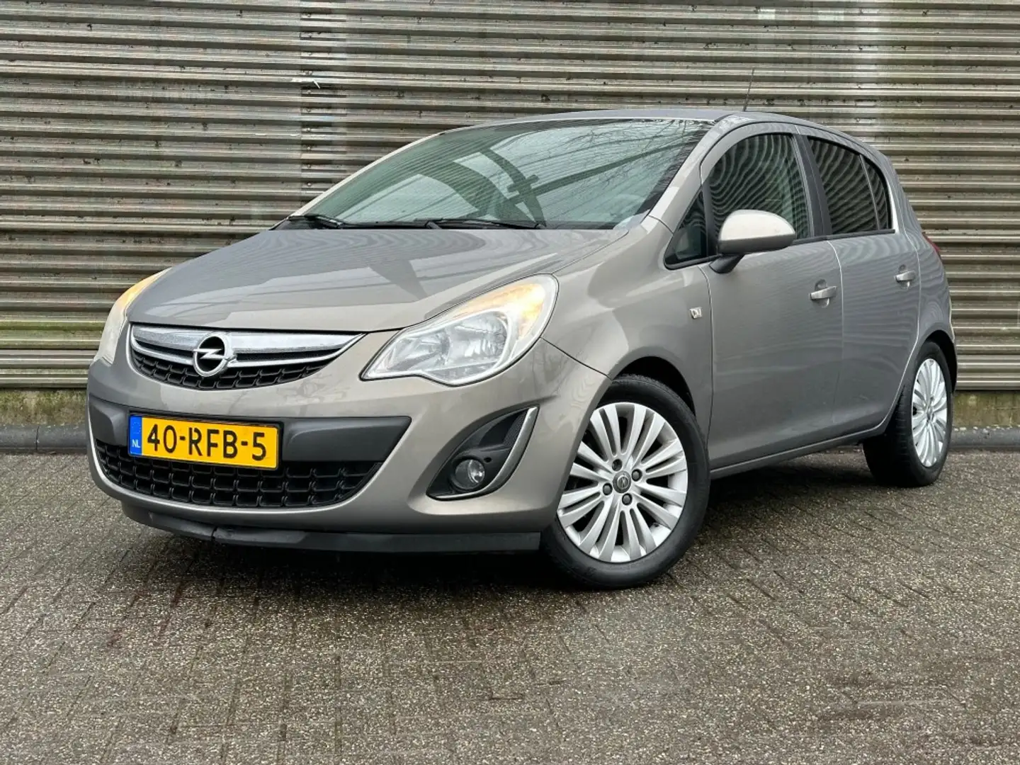 Opel Corsa 1.2-16V EDITION AIRCO/NAVI/LM VELGEN/AUTOMAAT !! Bruin - 1