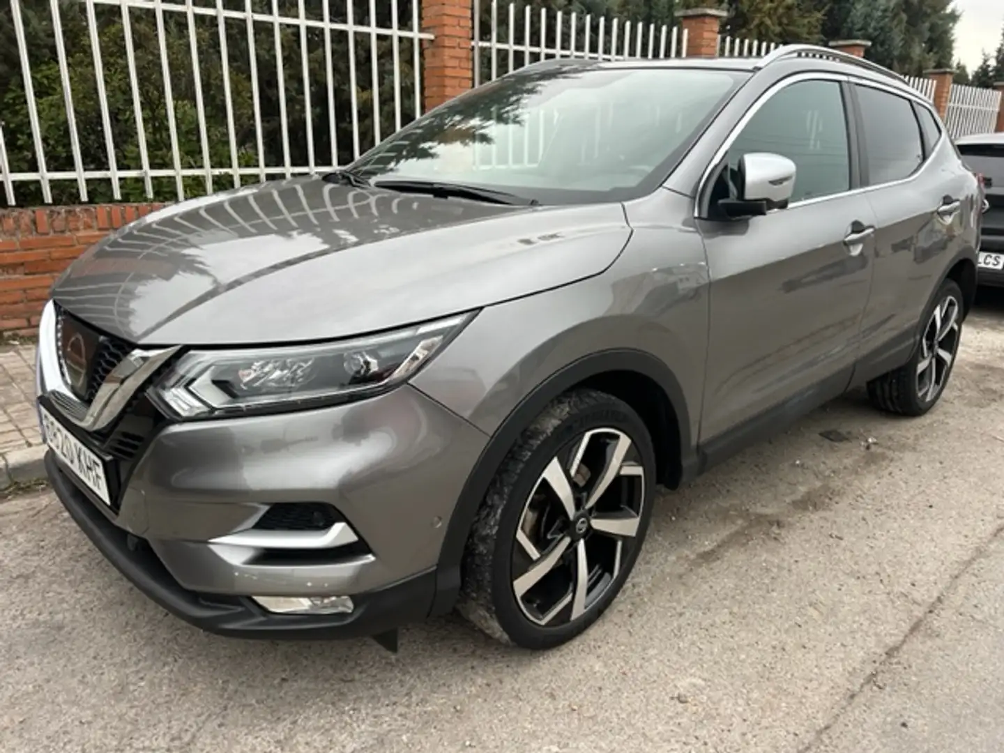 Nissan Qashqai 1.2 DIG-T Tekna 4x2 XTronic Gris - 2