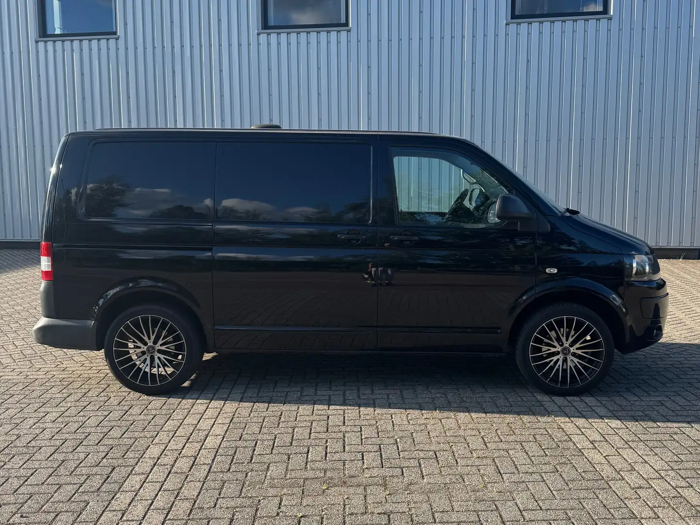 Volkswagen Transporter Transporter 2.0 TDI L1H1 Bud. DC Zwart - 2