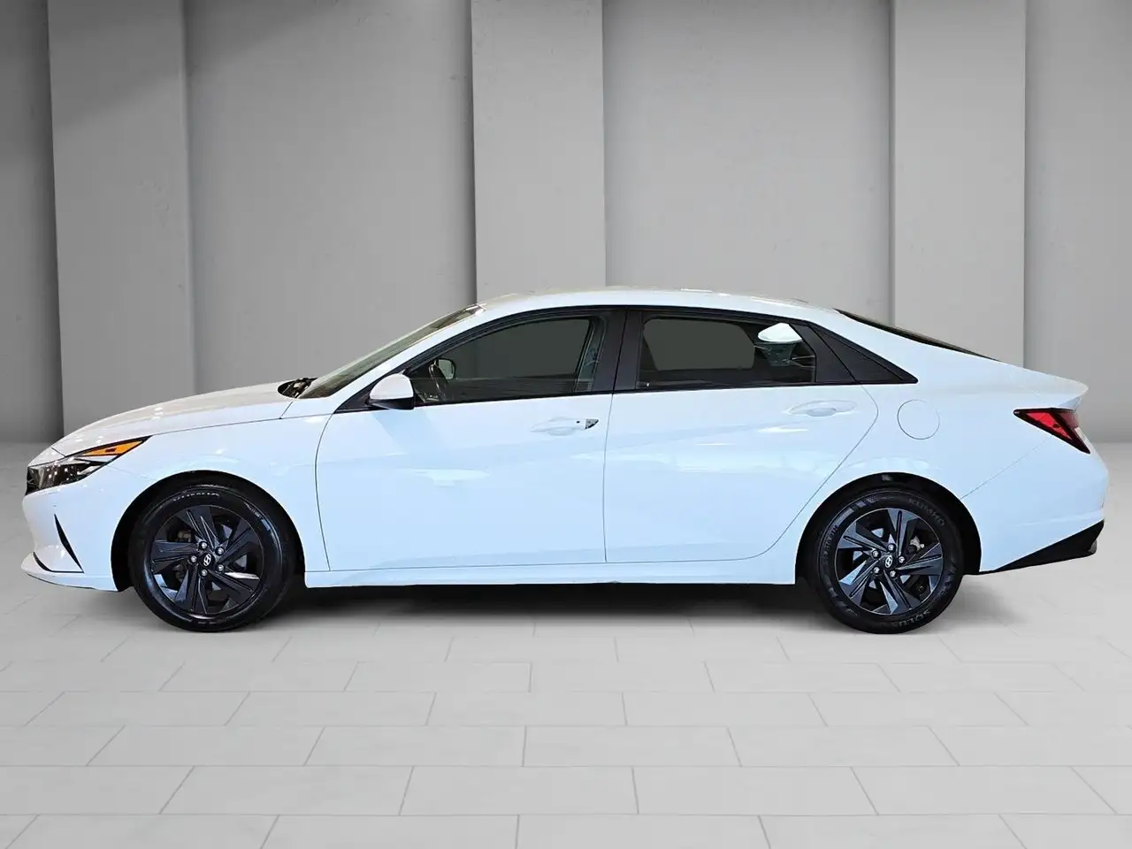 Hyundai ELANTRA снимка Hyundai ELANTRA