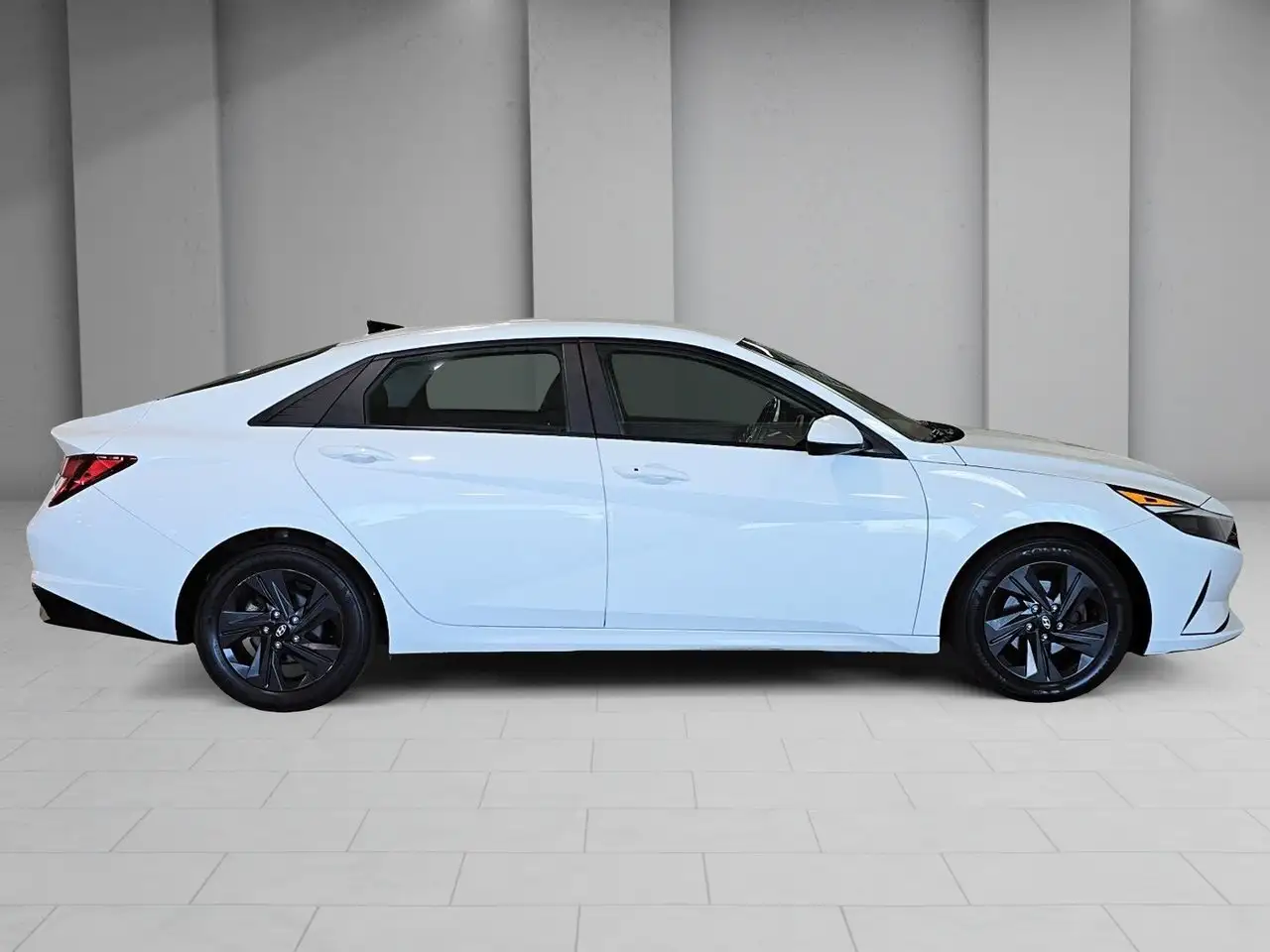 Hyundai ELANTRA снимка Hyundai ELANTRA