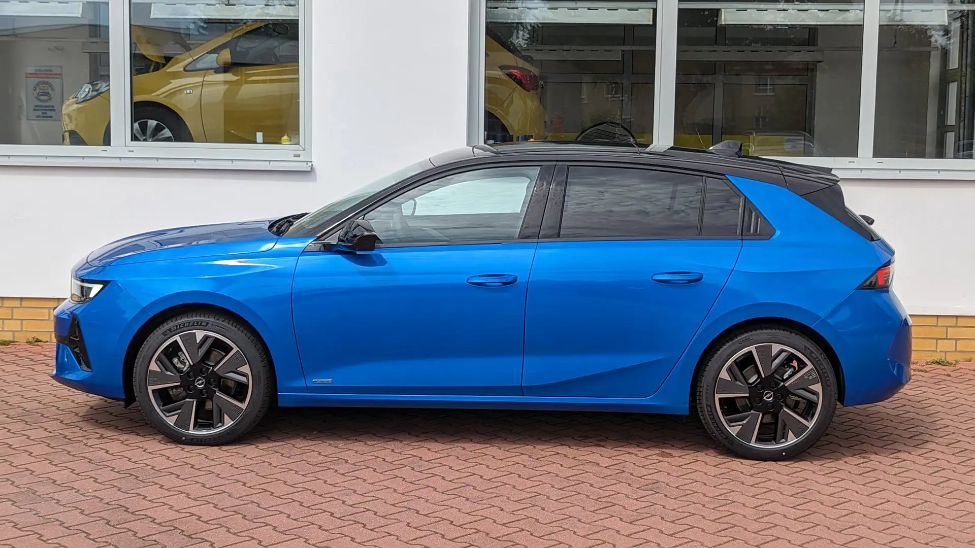 Opel Astra Electric -GS Line mit Ultimate Paket Bleu - 2