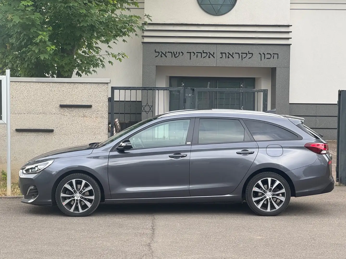 Hyundai i30 cw YES! Plus /Panorama/Navi/R-Kamera/2-Hand Szürke - 2