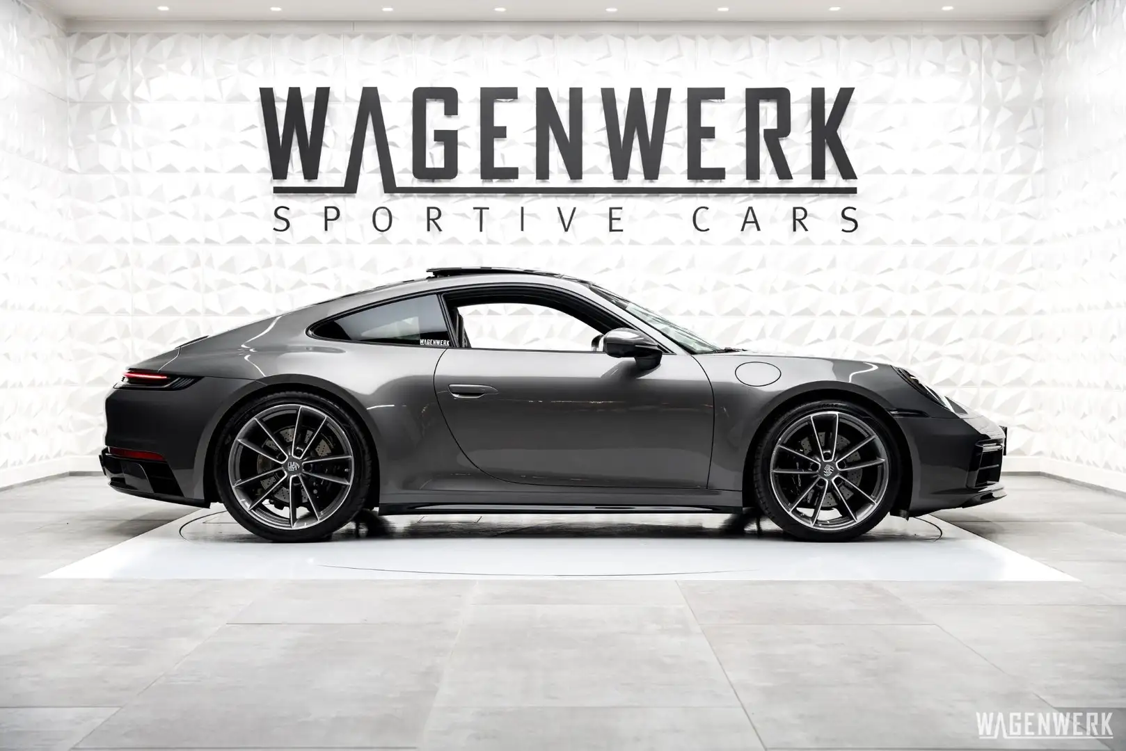 Porsche 992 Carrera 4S Coupe MEGAVOLL SPORTDESIGN GLASDACH 18 Grau - 2