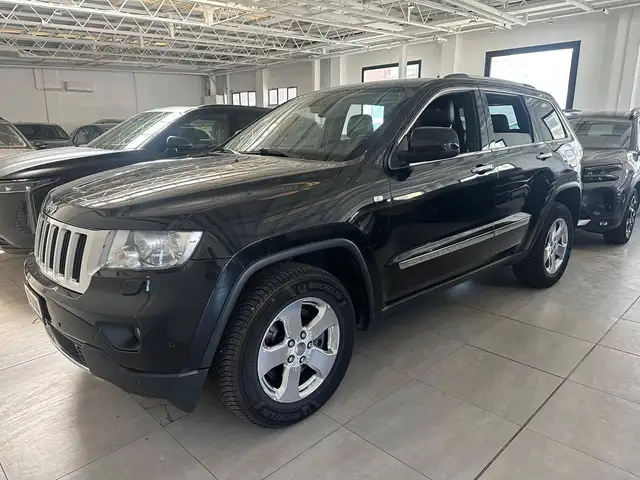 Jeep Grand Cherokee view 3