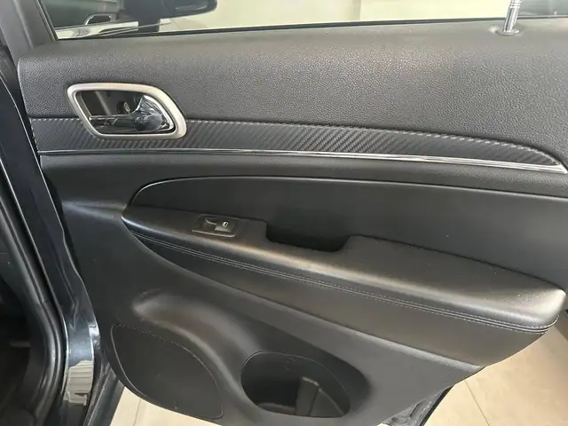 Jeep Grand Cherokee view 12
