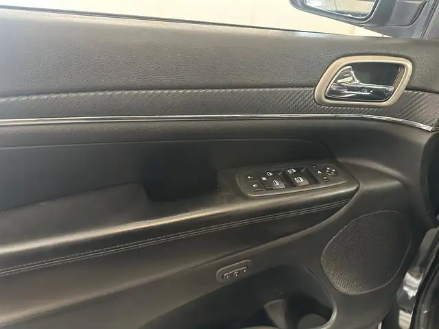 Jeep Grand Cherokee view 14