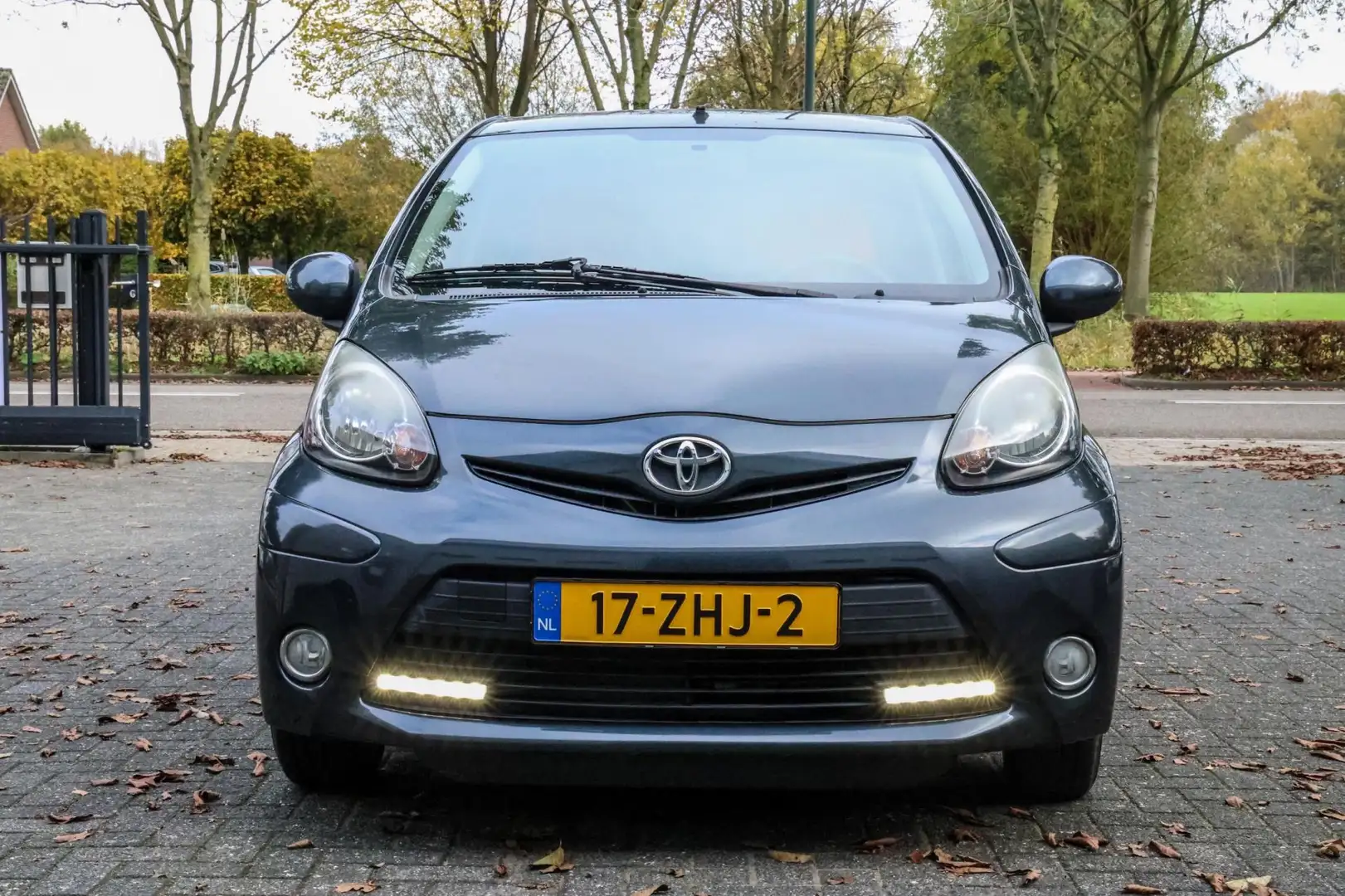 Toyota Aygo 1.0 VVT-i Dynamic Orange AUTOMAAT NW APK AIRCO LED Gris - 2