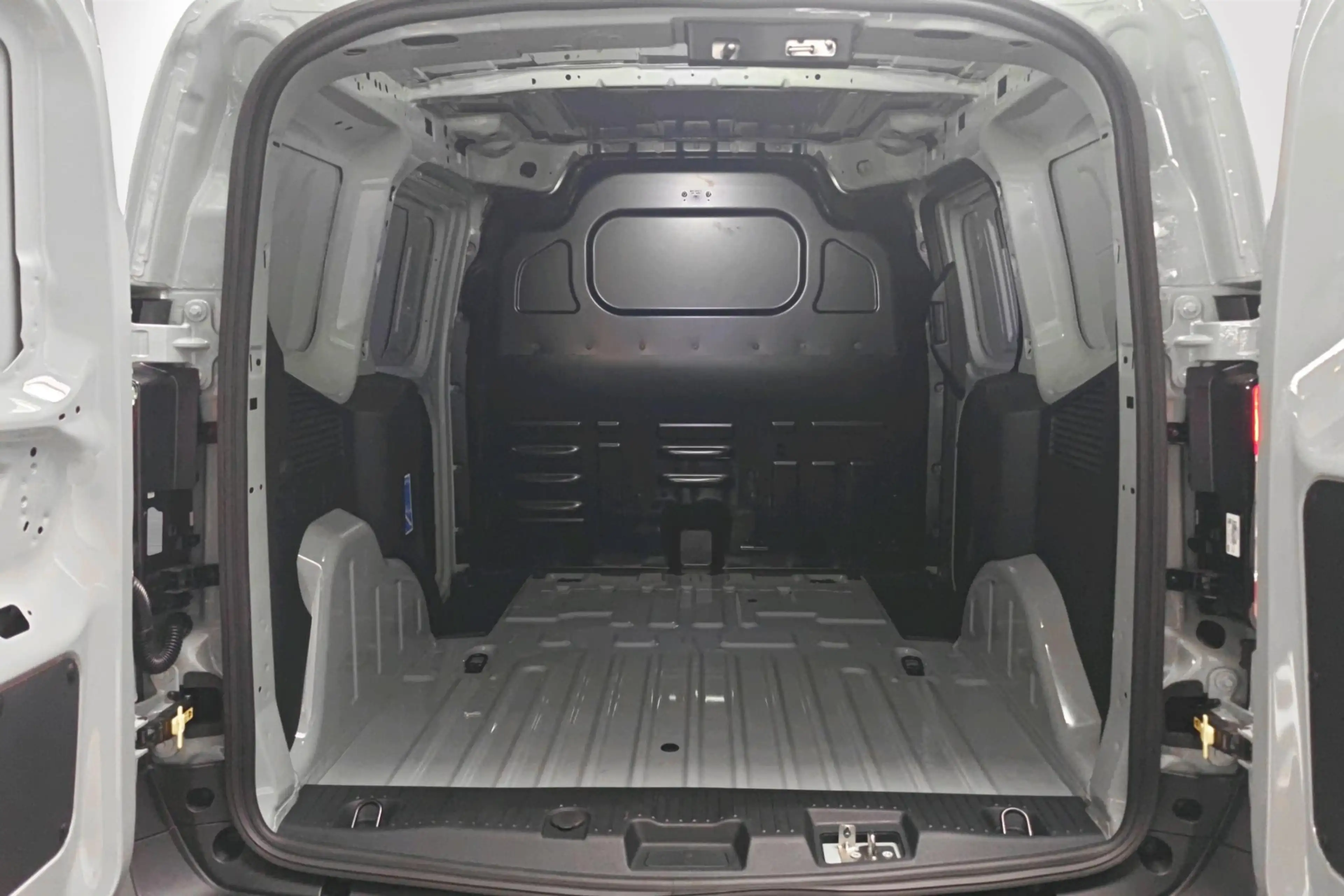 Ford Transit Courier 1.0 EcoBoost 92kW Limited — photo 10