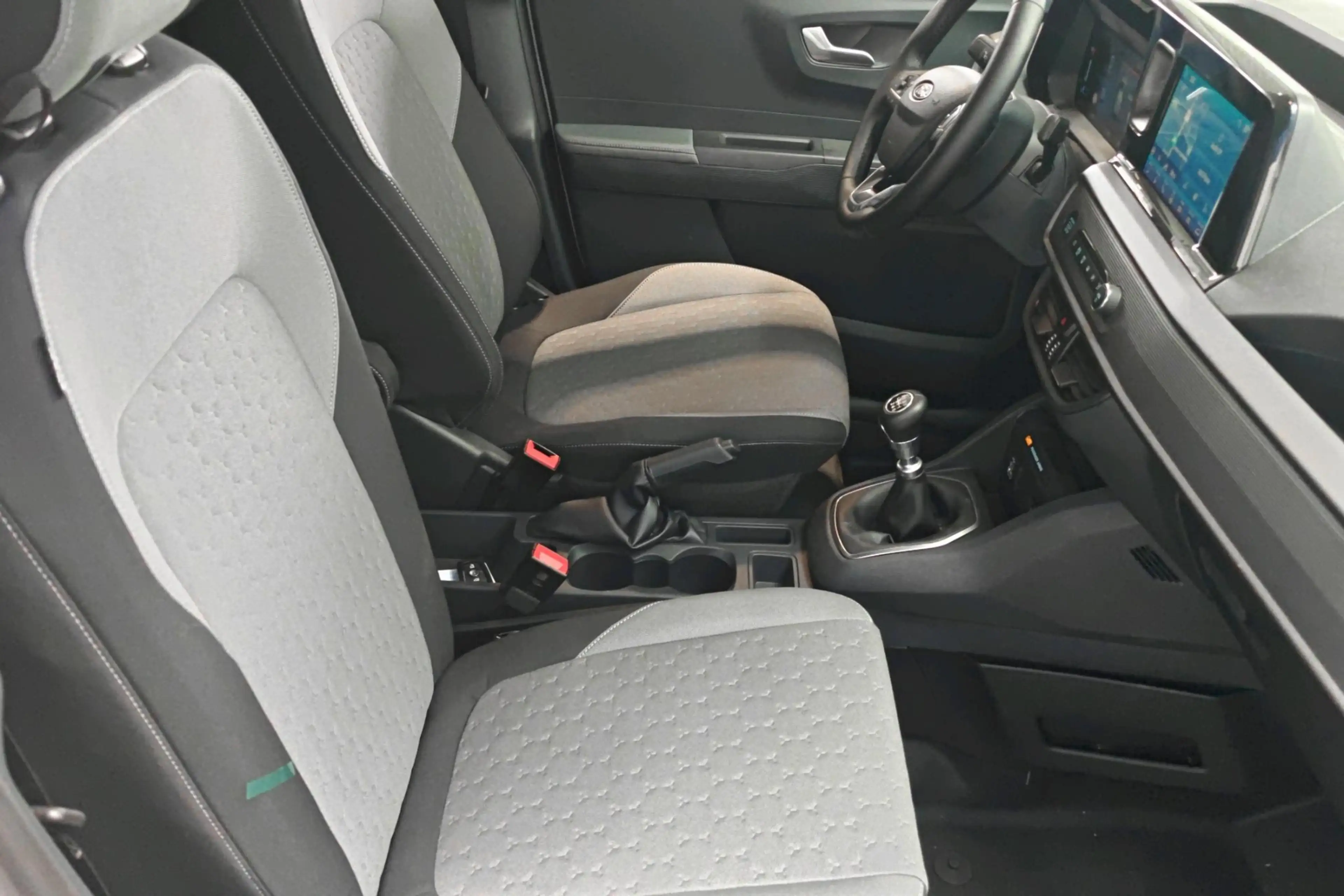 Ford Transit Courier 1.0 EcoBoost 92kW Limited — photo 6