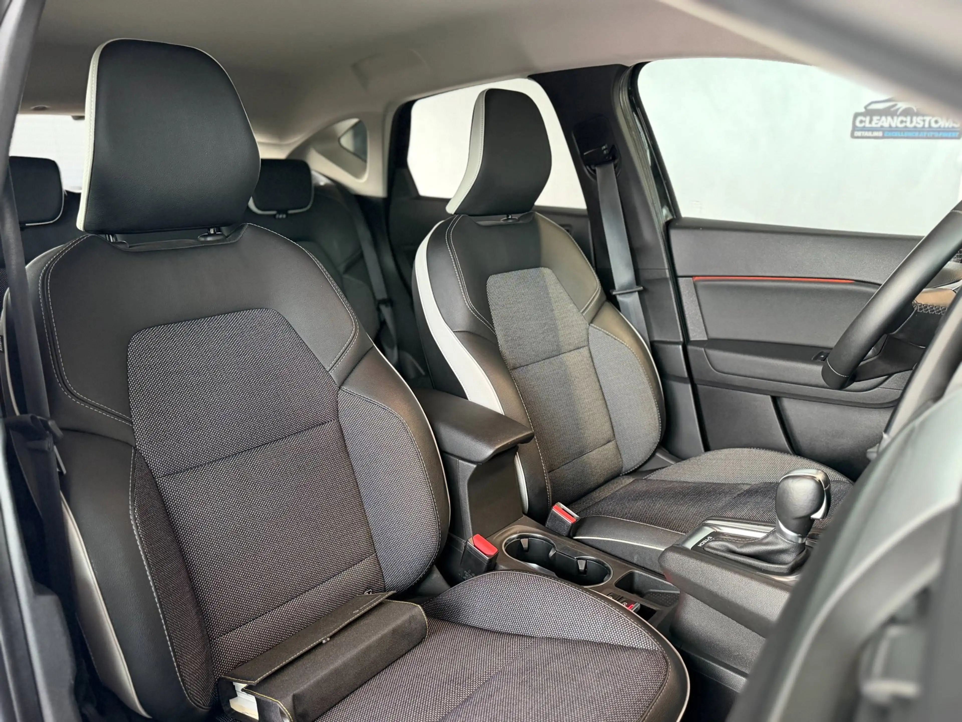 Renault Captur 1.6 E-Tech Plug-in Hybrid 160 Intens 2022 — photo 21