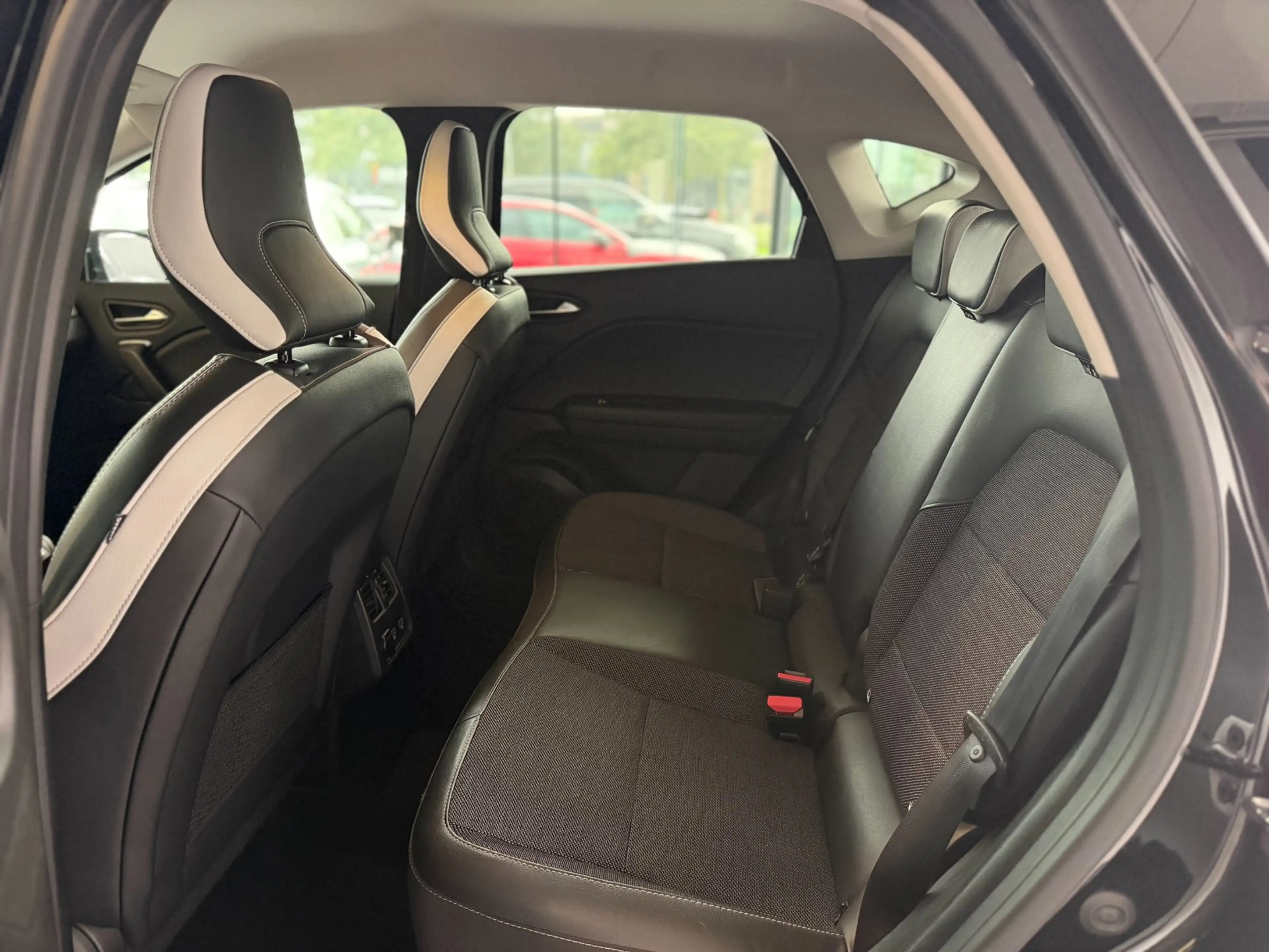 Renault Captur 1.6 E-Tech Plug-in Hybrid 160 Intens 2022 — photo 43