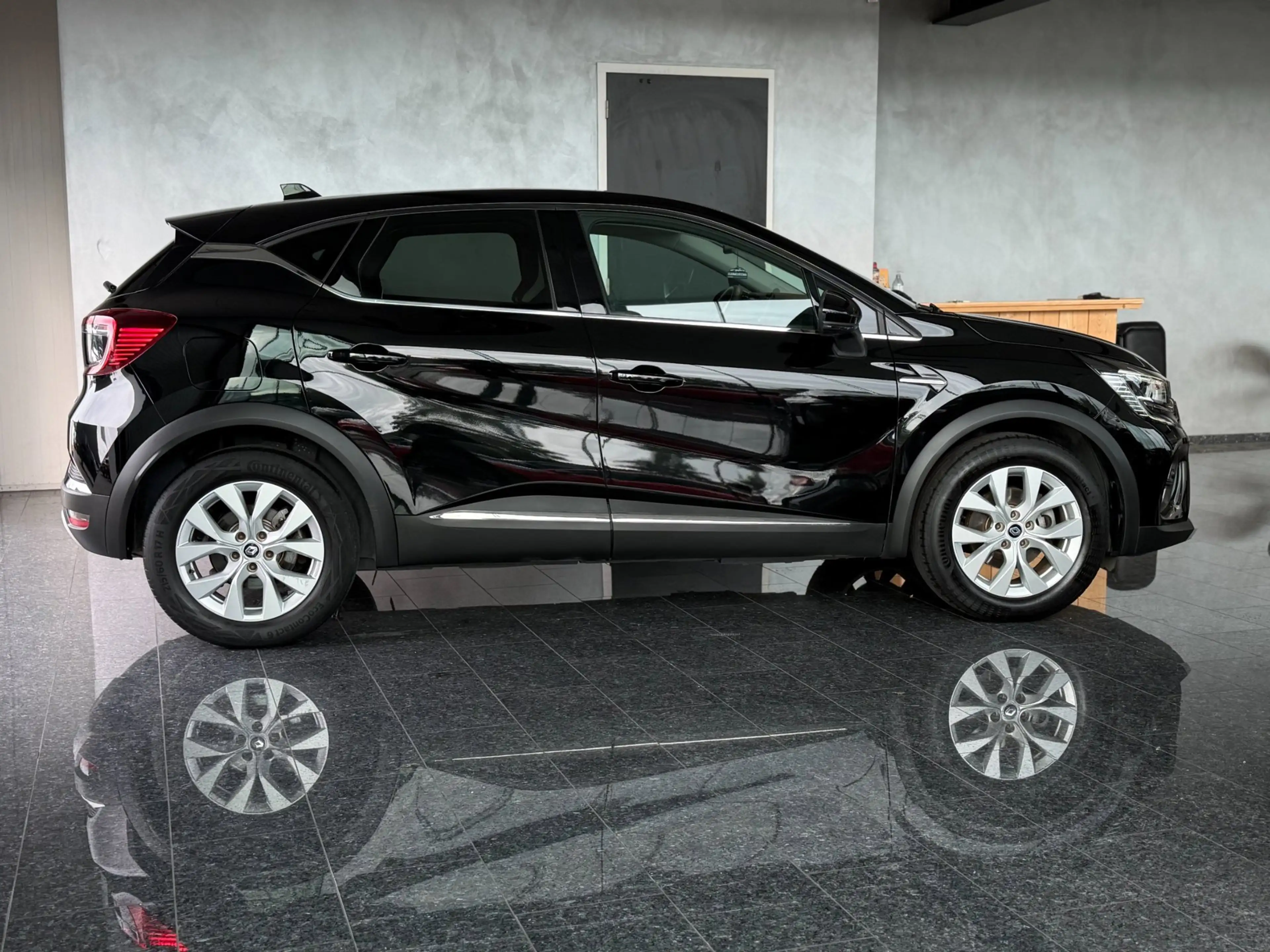 Renault Captur 1.6 E-Tech Plug-in Hybrid 160 Intens 2022 — photo 7