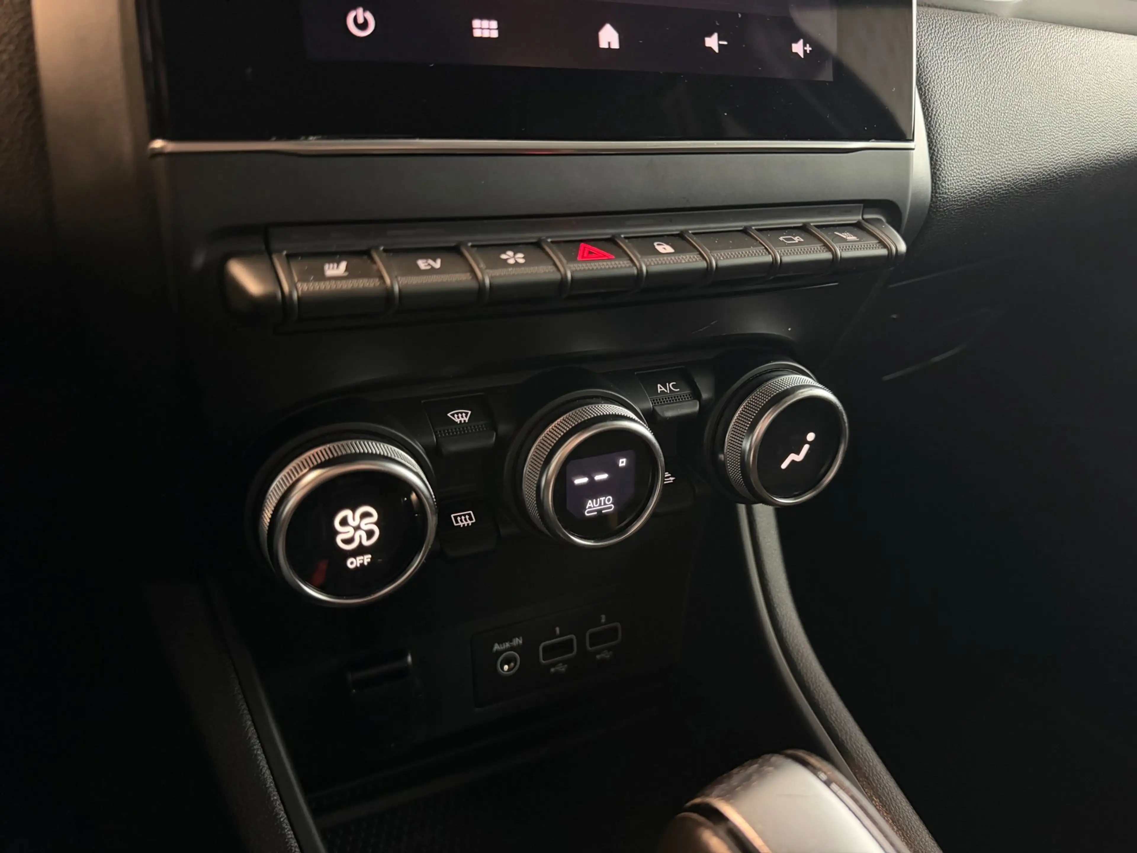 Renault Captur 1.6 E-Tech Plug-in Hybrid 160 Intens 2022 — photo 24