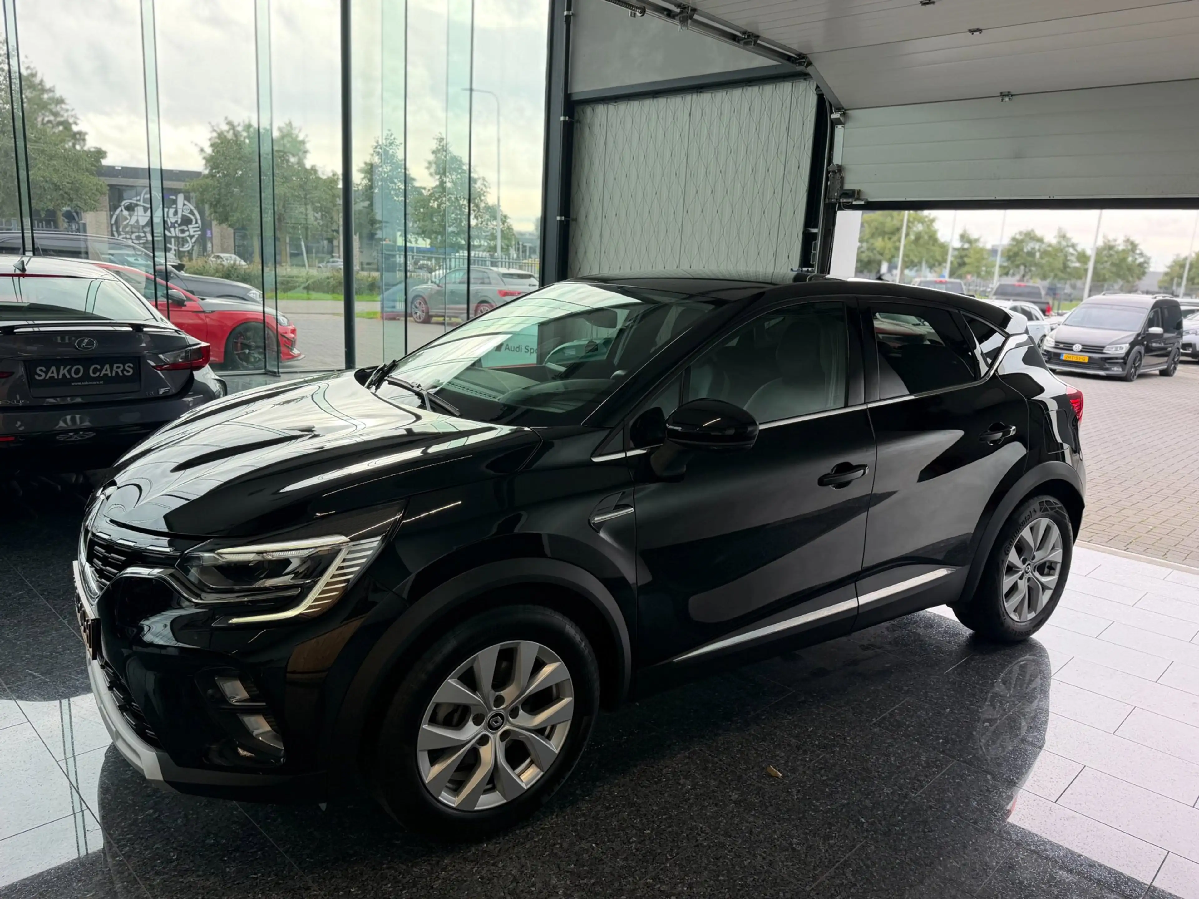 Renault Captur 1.6 E-Tech Plug-in Hybrid 160 Intens 2022 — photo 8