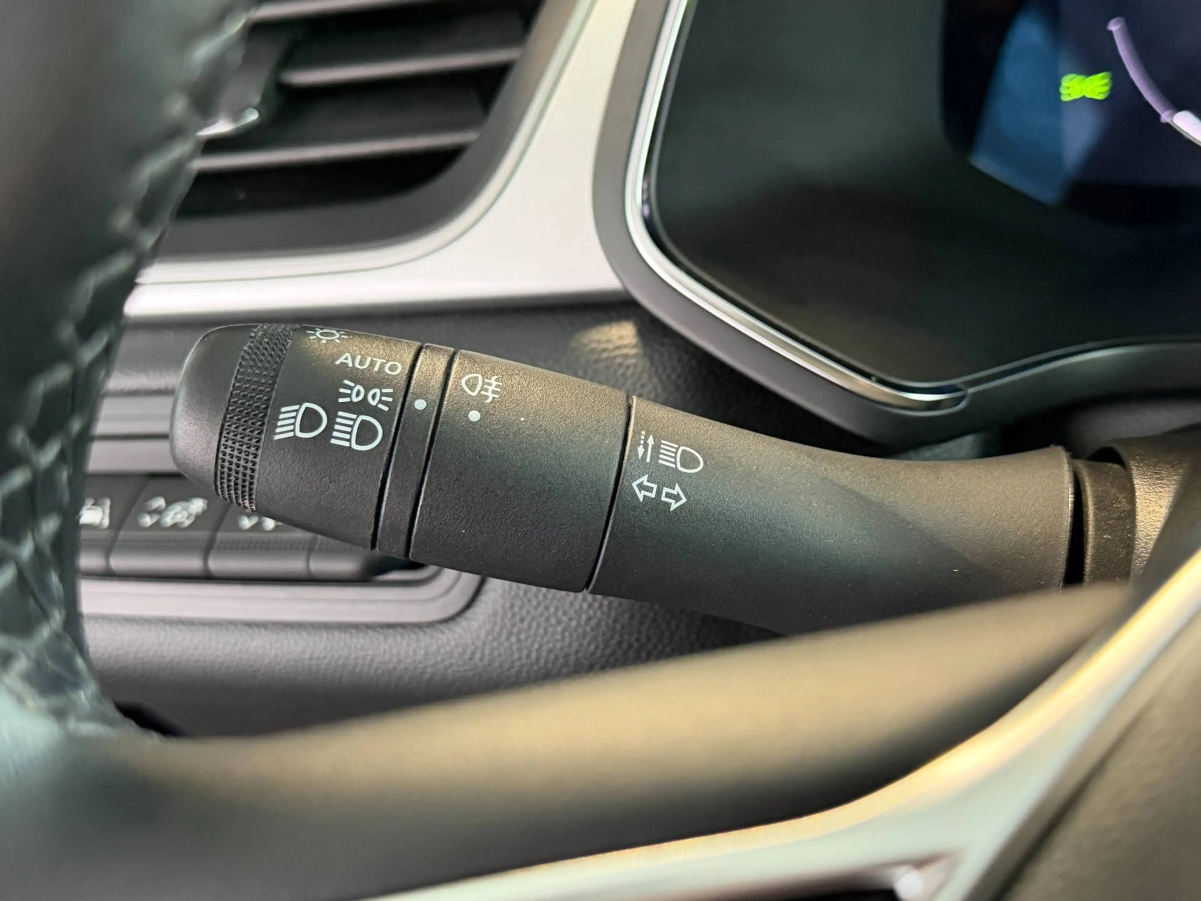 Renault Captur 1.6 E-Tech Plug-in Hybrid 160 Intens 2022 — photo 35
