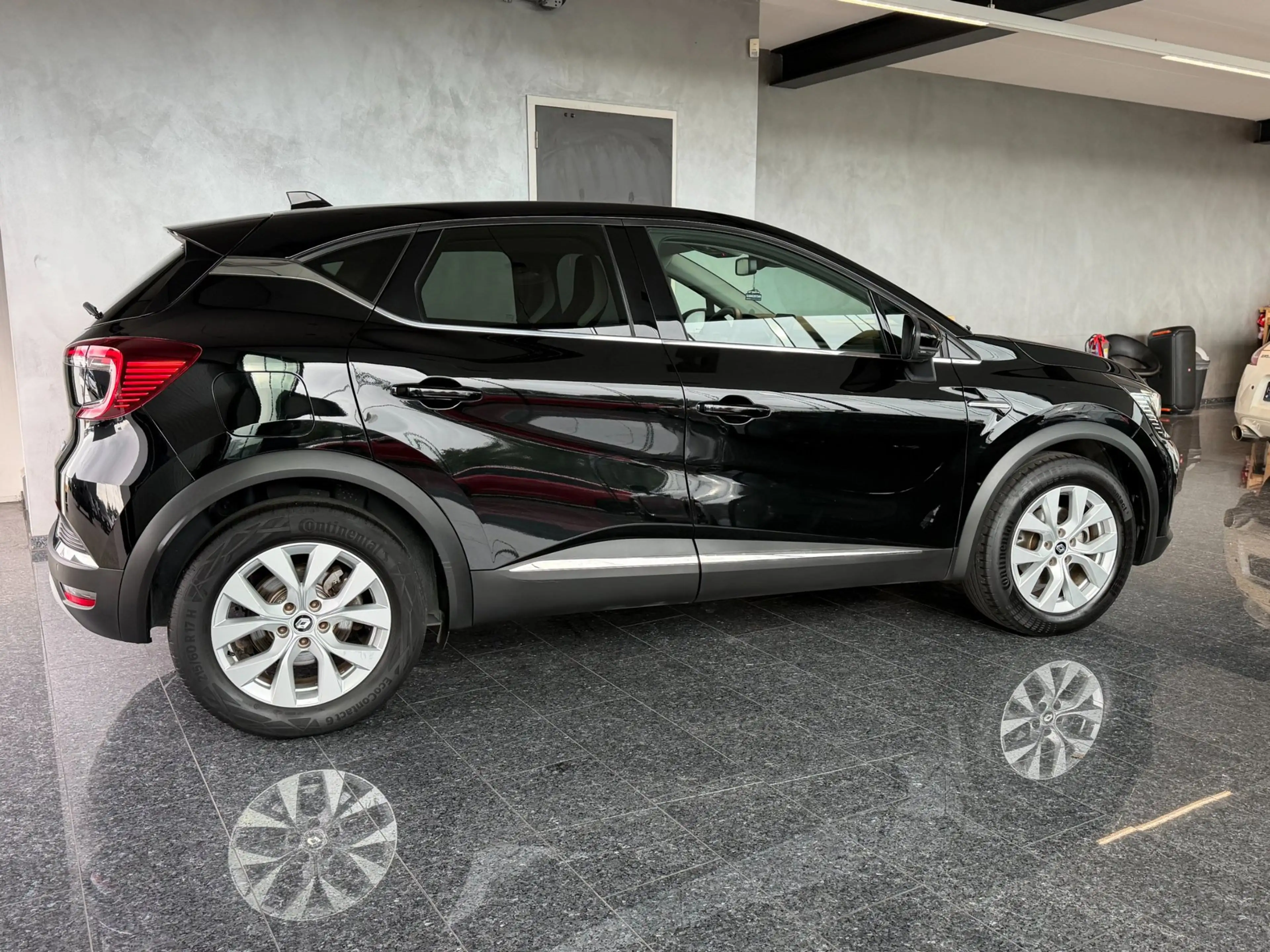 Renault Captur 1.6 E-Tech Plug-in Hybrid 160 Intens 2022 — photo 4