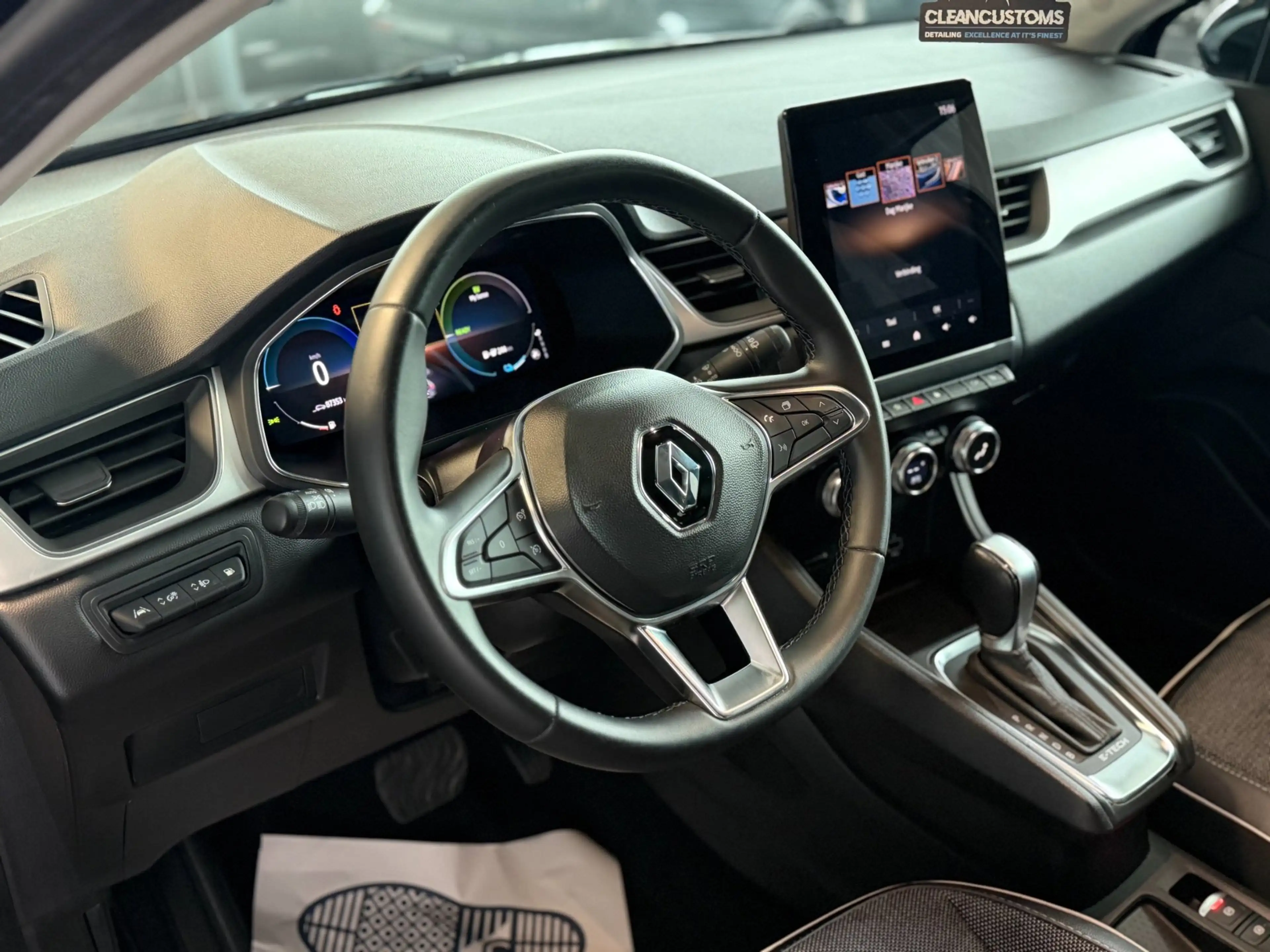 Renault Captur 1.6 E-Tech Plug-in Hybrid 160 Intens 2022 — photo 20