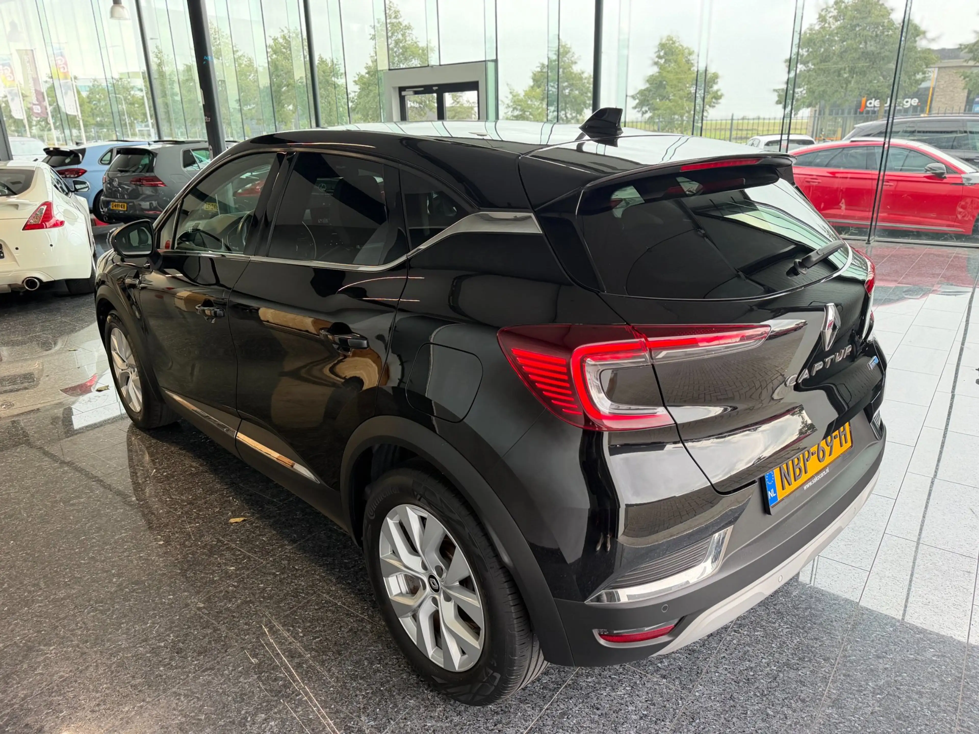 Renault Captur 1.6 E-Tech Plug-in Hybrid 160 Intens 2022 — photo 12