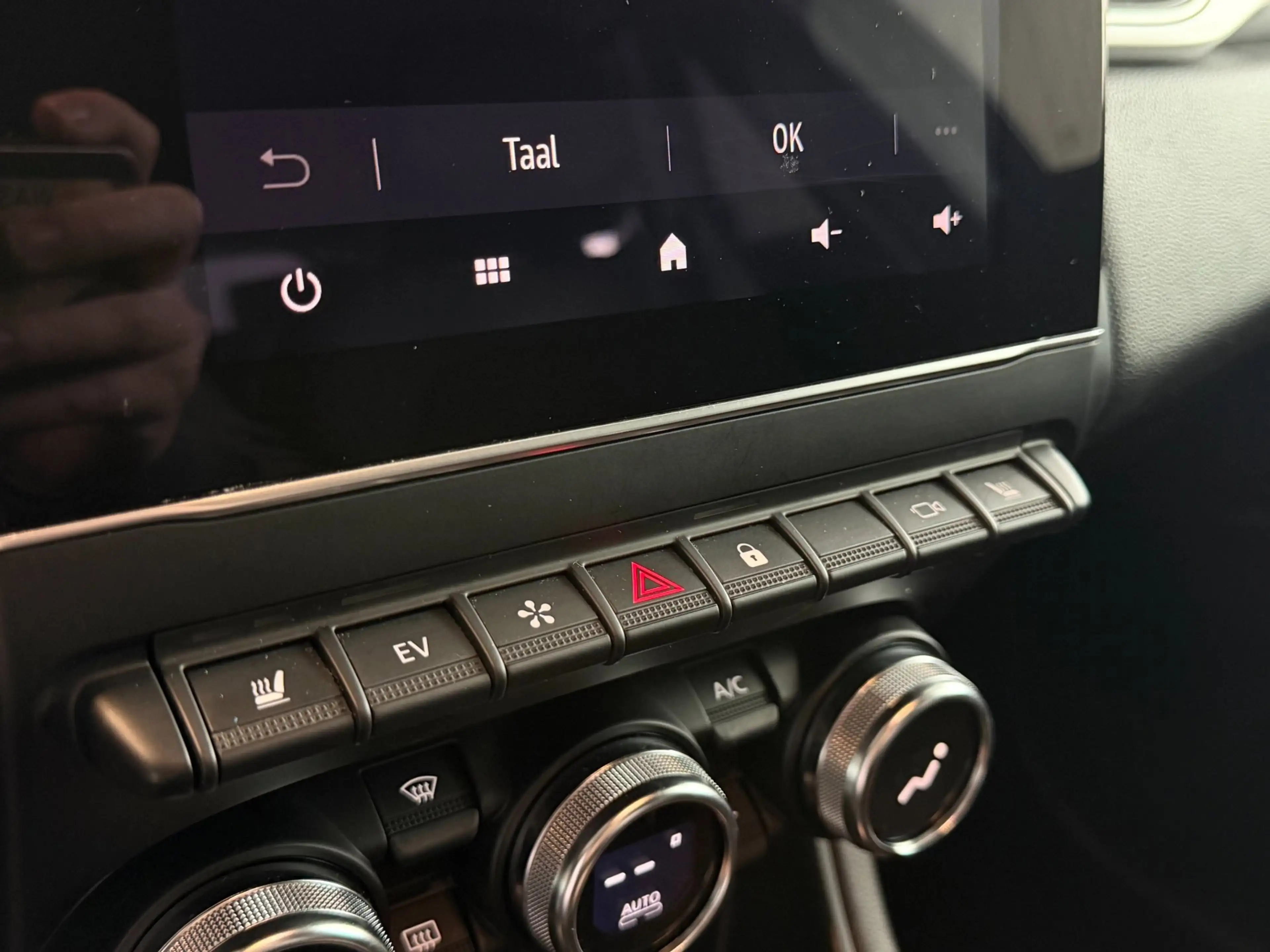 Renault Captur 1.6 E-Tech Plug-in Hybrid 160 Intens 2022 — photo 37